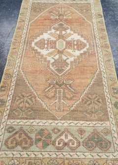 Türkischer Mini-Teppich, orientalischer, handgeknüpfter Vintage-Teppich, 50,8 cm x 109,2 cm, Nr. 16751