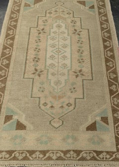 Türkischer Mini-Teppich – Orientalischer, handgeknüpfter Vintage-Teppich, 58 cm x 101 cm, Nr. 21074