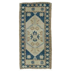Türkischer Mini-Teppich, orientalischer, handgeknüpfter Vintage-Teppich, 58 cm x 117 cm, Nr. 16518