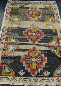 Türkischer Mini-Teppich, orientalischer, handgeknüpfter Vintage-Teppich, 70 cm x 105 cm, Nr. 16401