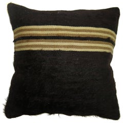 Coussin de tapis turc en mohair noir