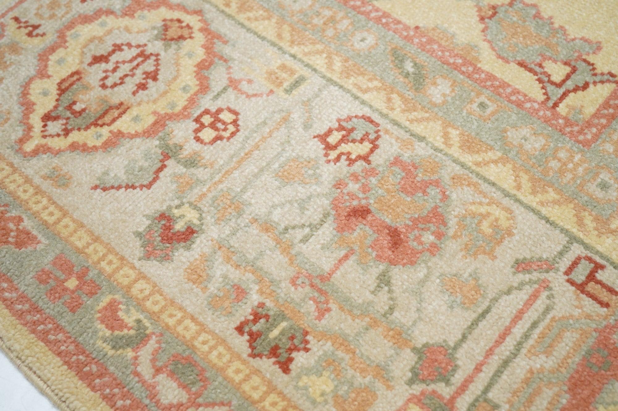 Oushak-Teppich 9'0