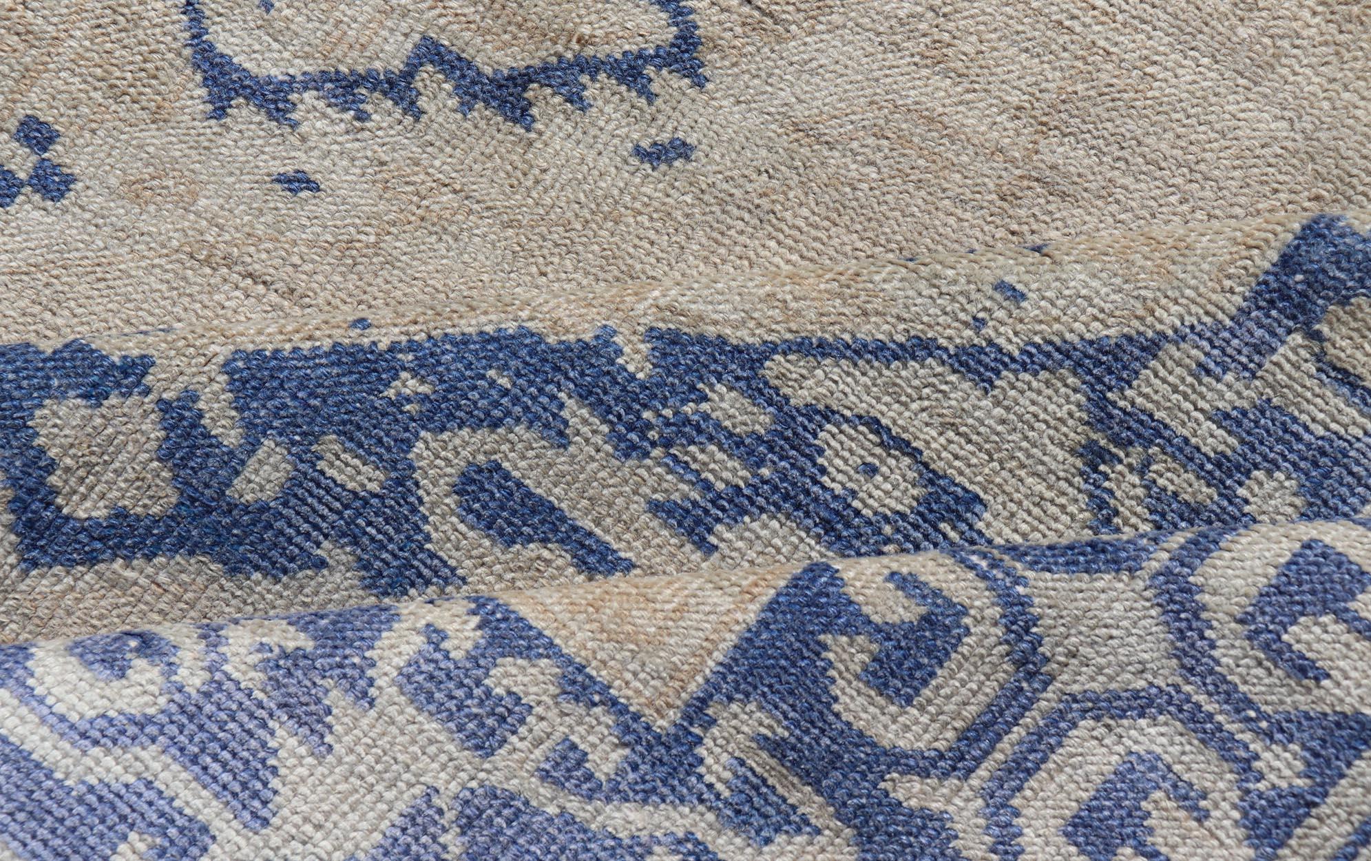 Türkischer Oushak-Galerie-Teppich in Blau und Creme mit geometrischem Design im Angebot 5