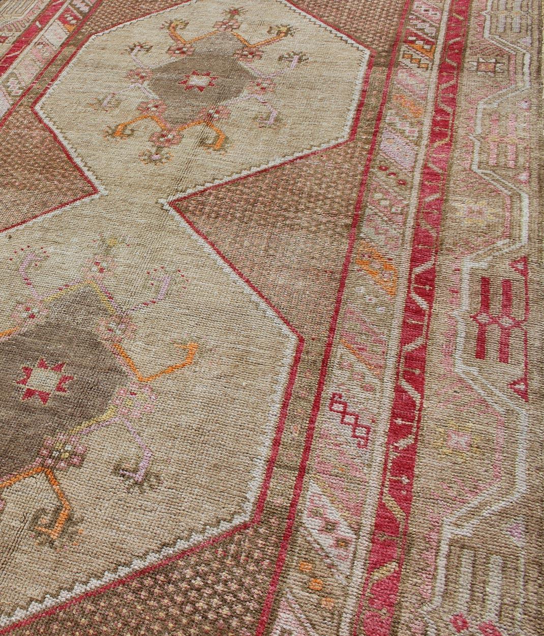 Turkish Oushak Gallery Rug with Multi-Medallion Design in Earth Tones and Red In Good Condition For Sale In Atlanta, GA