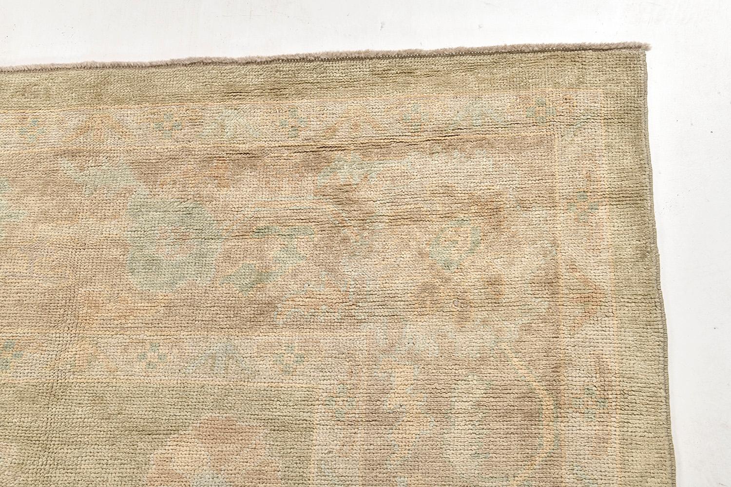 Tapis turc de la renaissance d'Oushak en vente 4