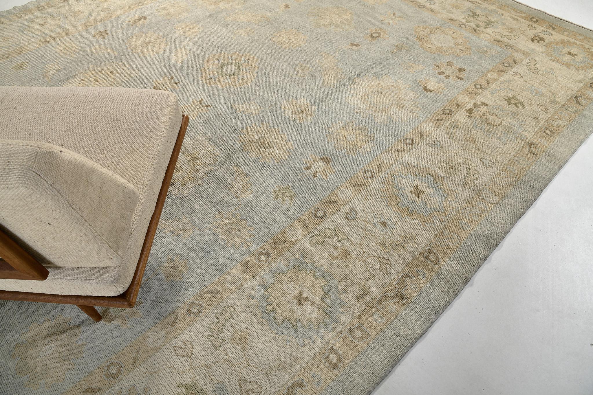 A trendy hand spun wool revival of over-sized Oushak Rug from the west of Turkish town. The stars and medallions are incorporated with this design. It creates a soulful balance of everything from mid-century modern decor to old fashioned design.