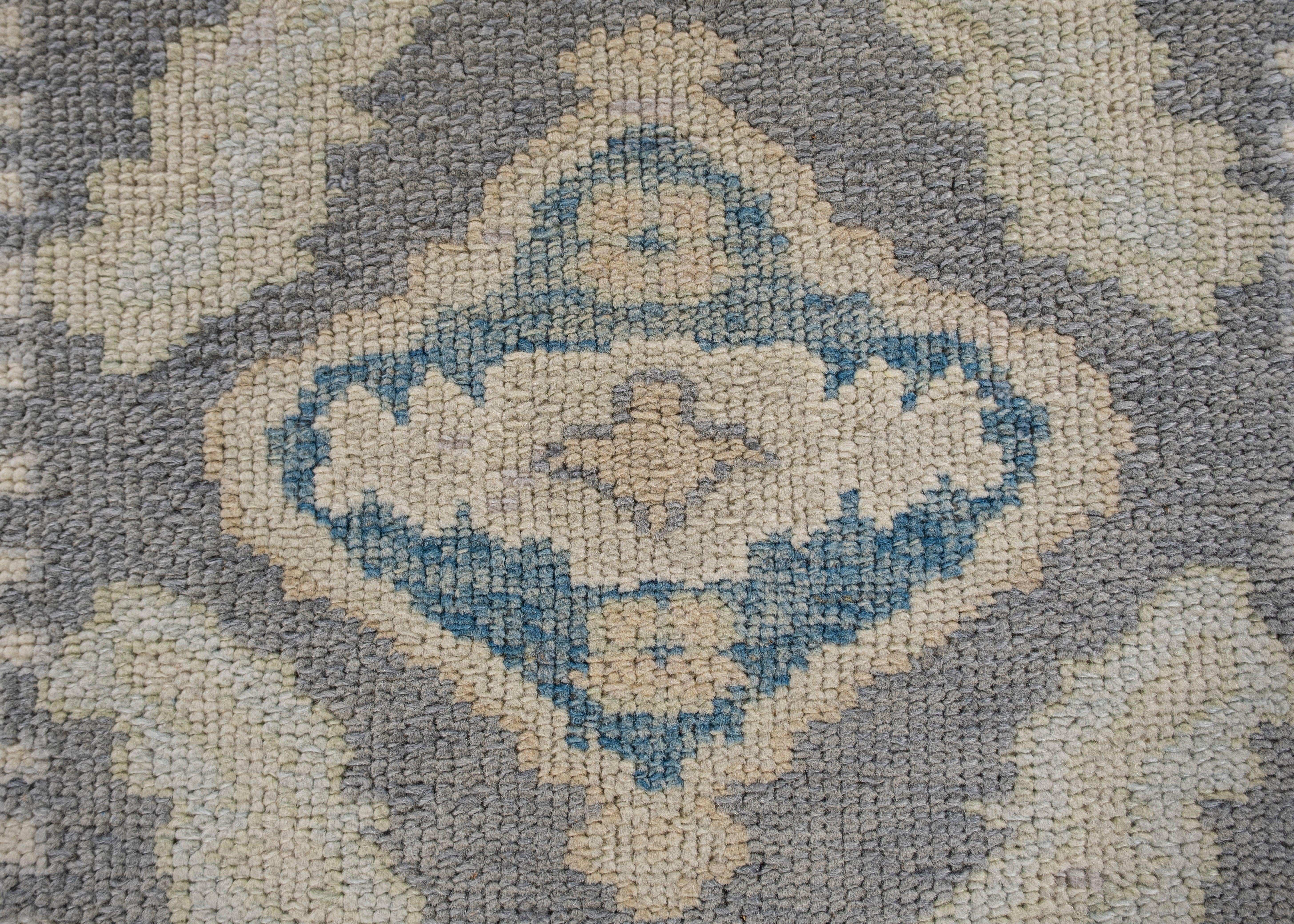 Oushak Rug Oriental Hand Knotted Turkish Oushak 5' x 7' #502 Entdecken Sie eine kuratierte Kollektion von Flurläufern, Wollteppichen und handgefertigten Meisterwerken, bei denen Eleganz auf Funktionalität trifft. Verschönern Sie Ihren Raum mit einer