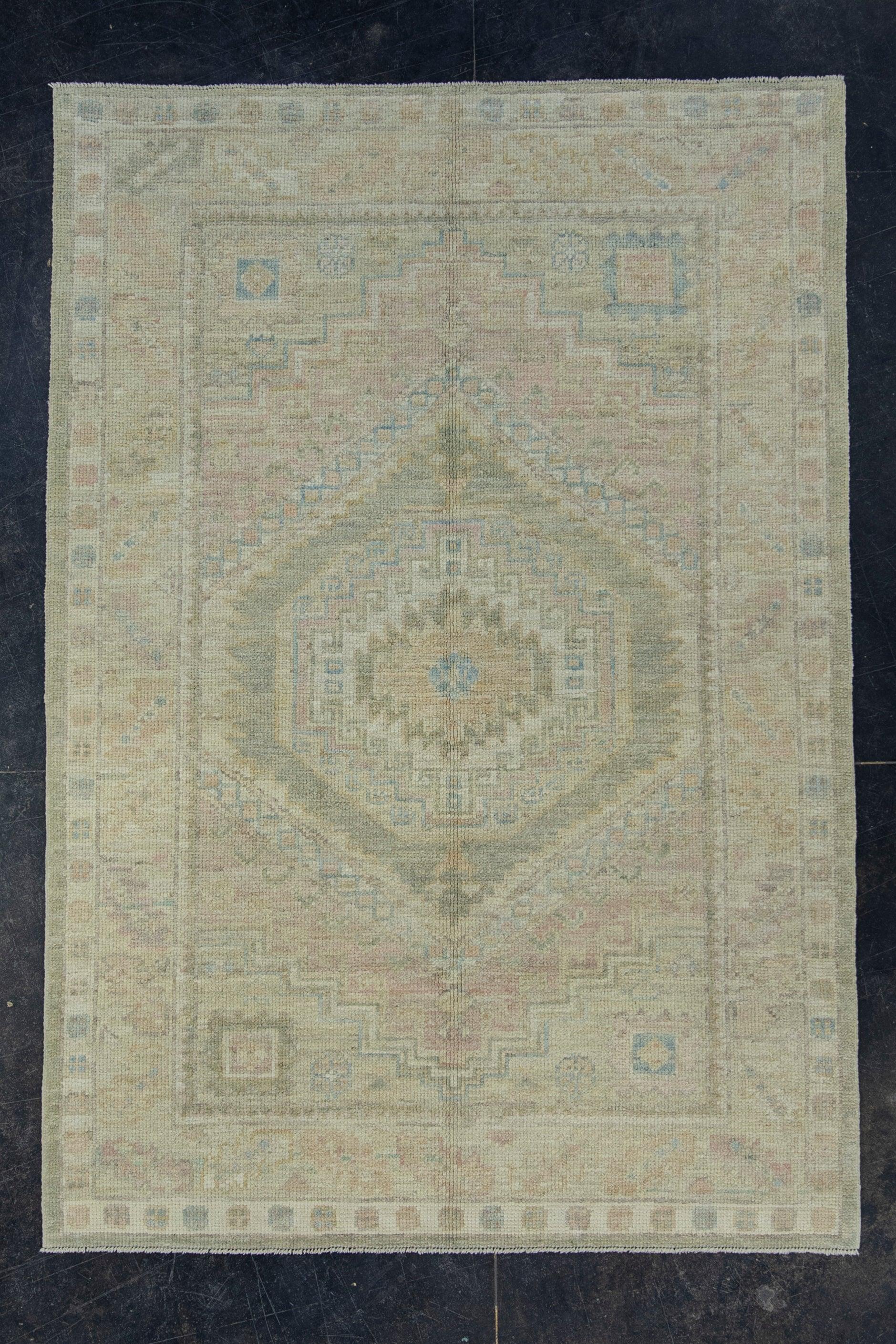 Tappeto Oushak turco 4' x 5'10