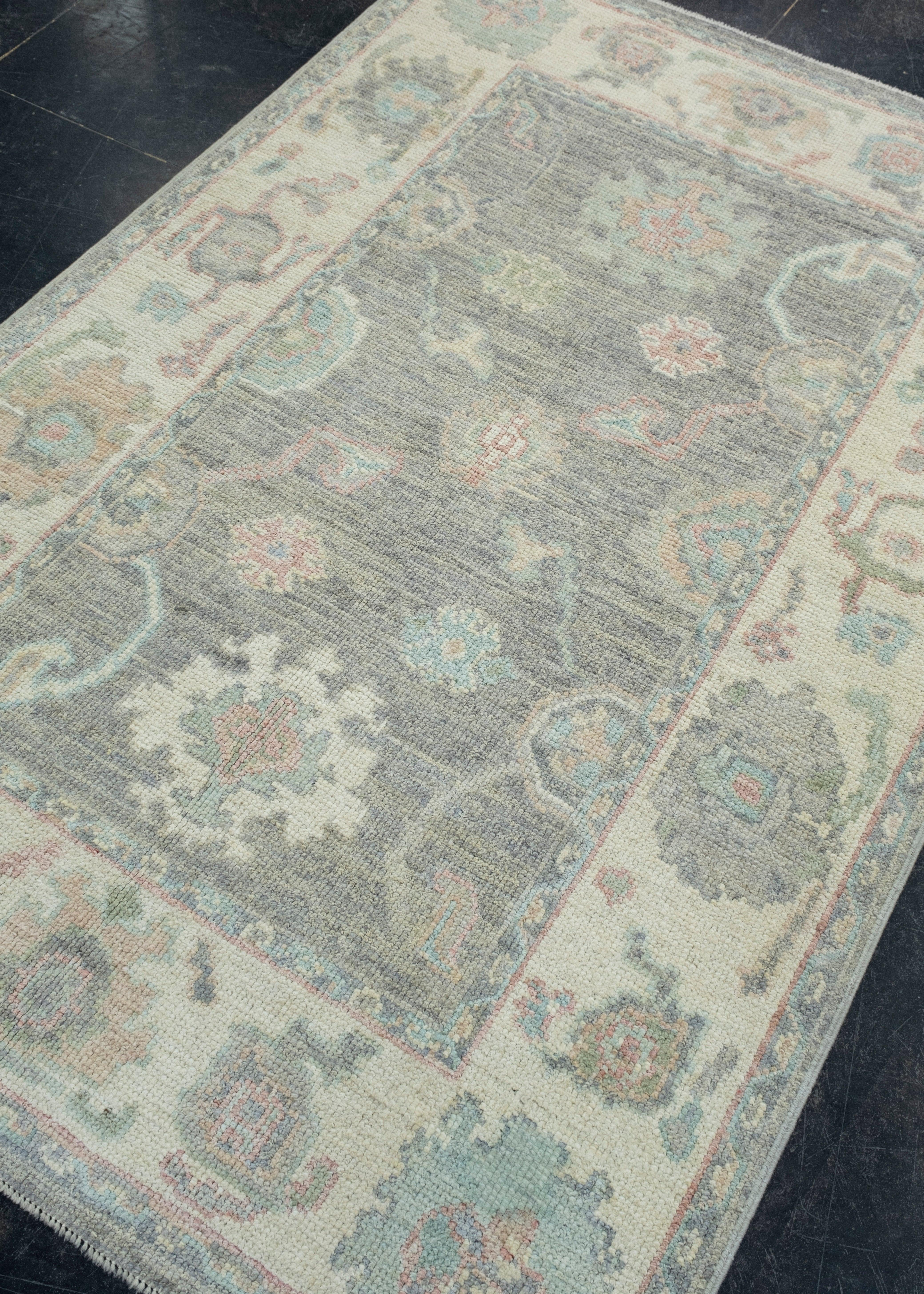 Türkischer Oushak-Teppich 4' x 6' #17873 (Handgeknüpft) im Angebot