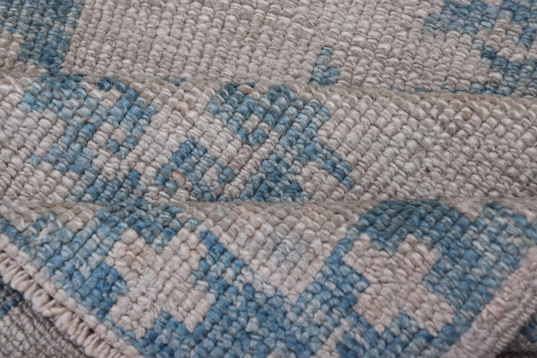Turkish Oushak Rug Blue and Beige Geometric Pattern 2'6 x 3'7 For Sale 3