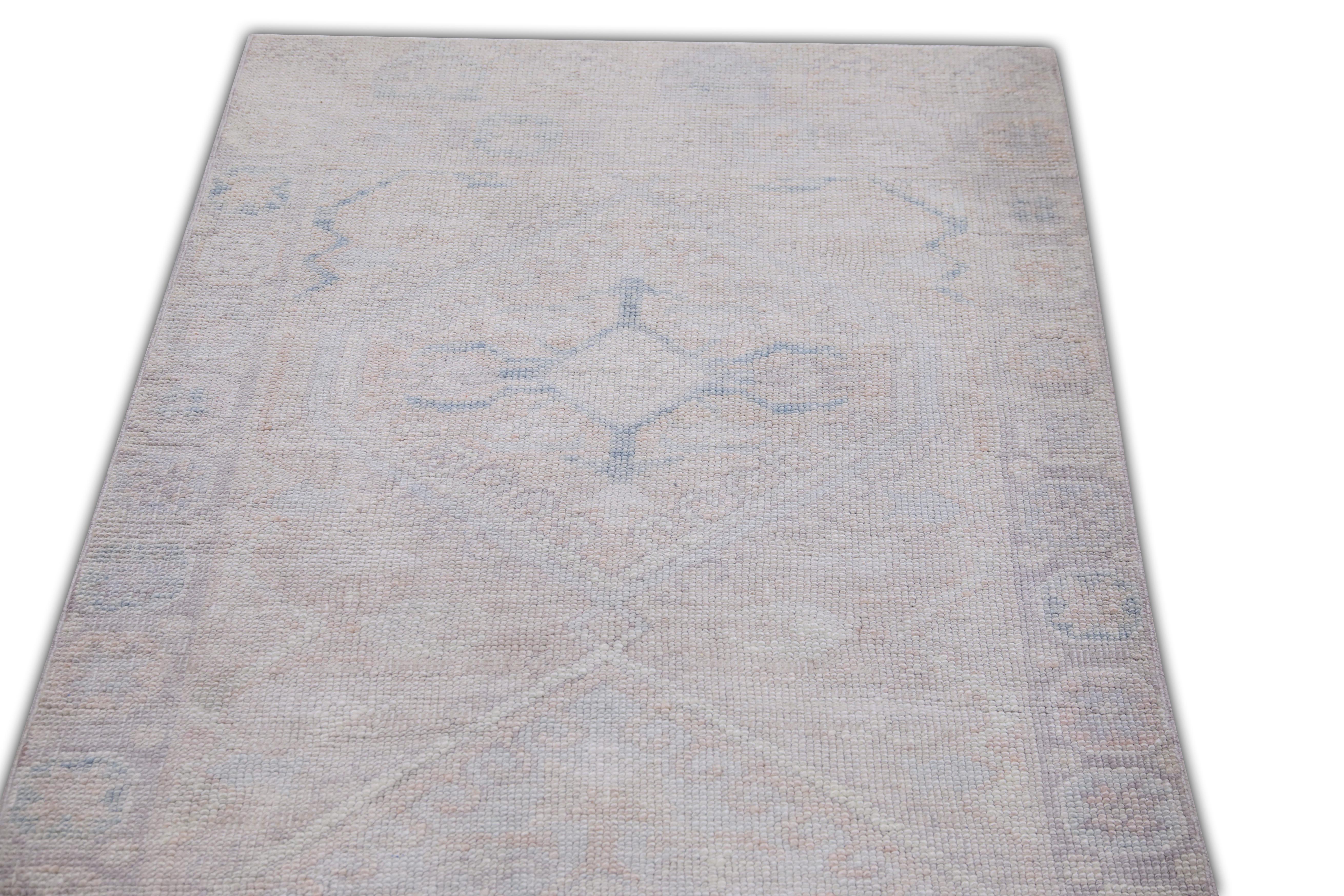 Türkischer Oushak Teppich Blau und Weiches Beige Handgewebter Wollteppich 2'10