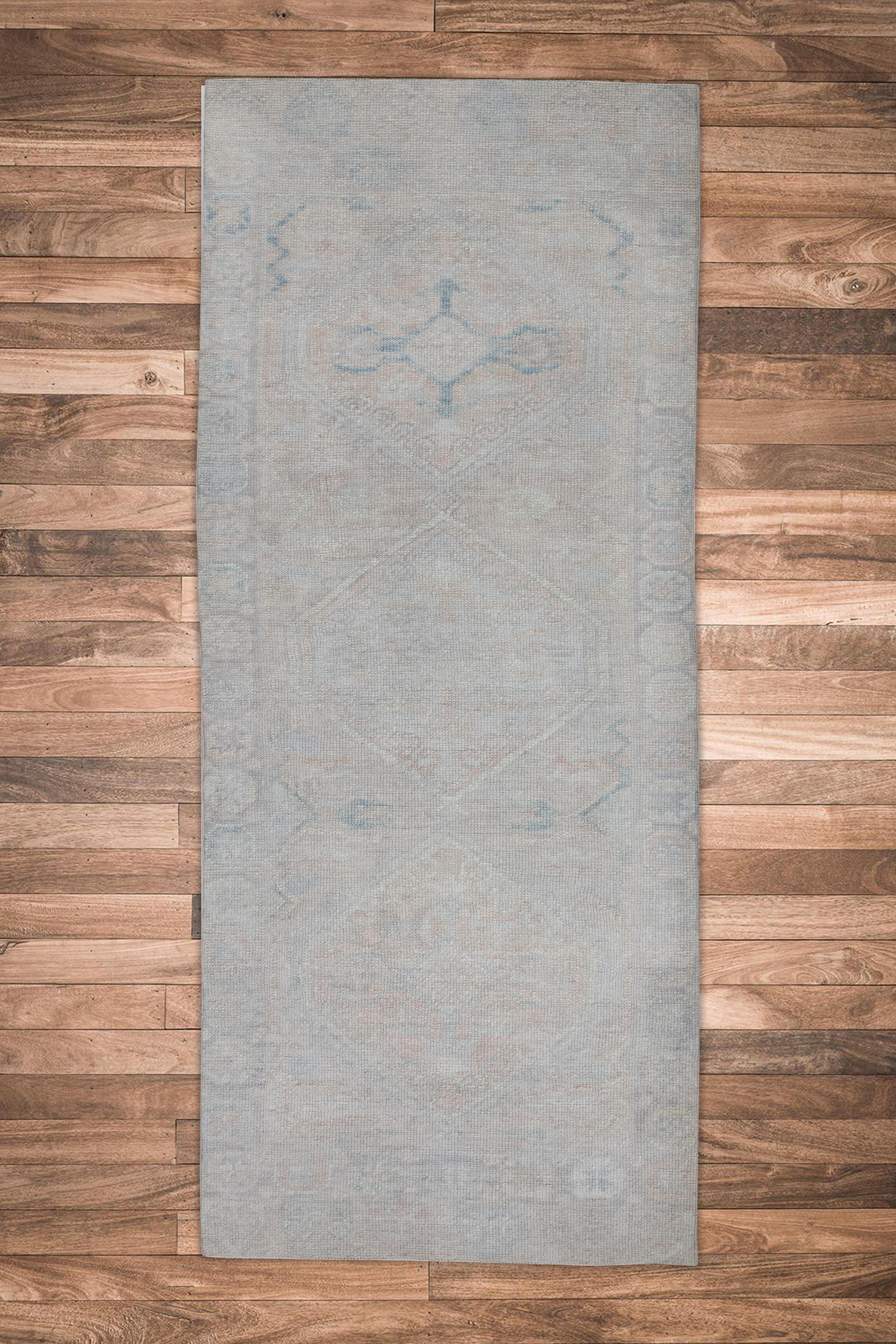 Türkischer Oushak Teppich Blau und Weiches Beige Handgewebter Wollteppich 2'10