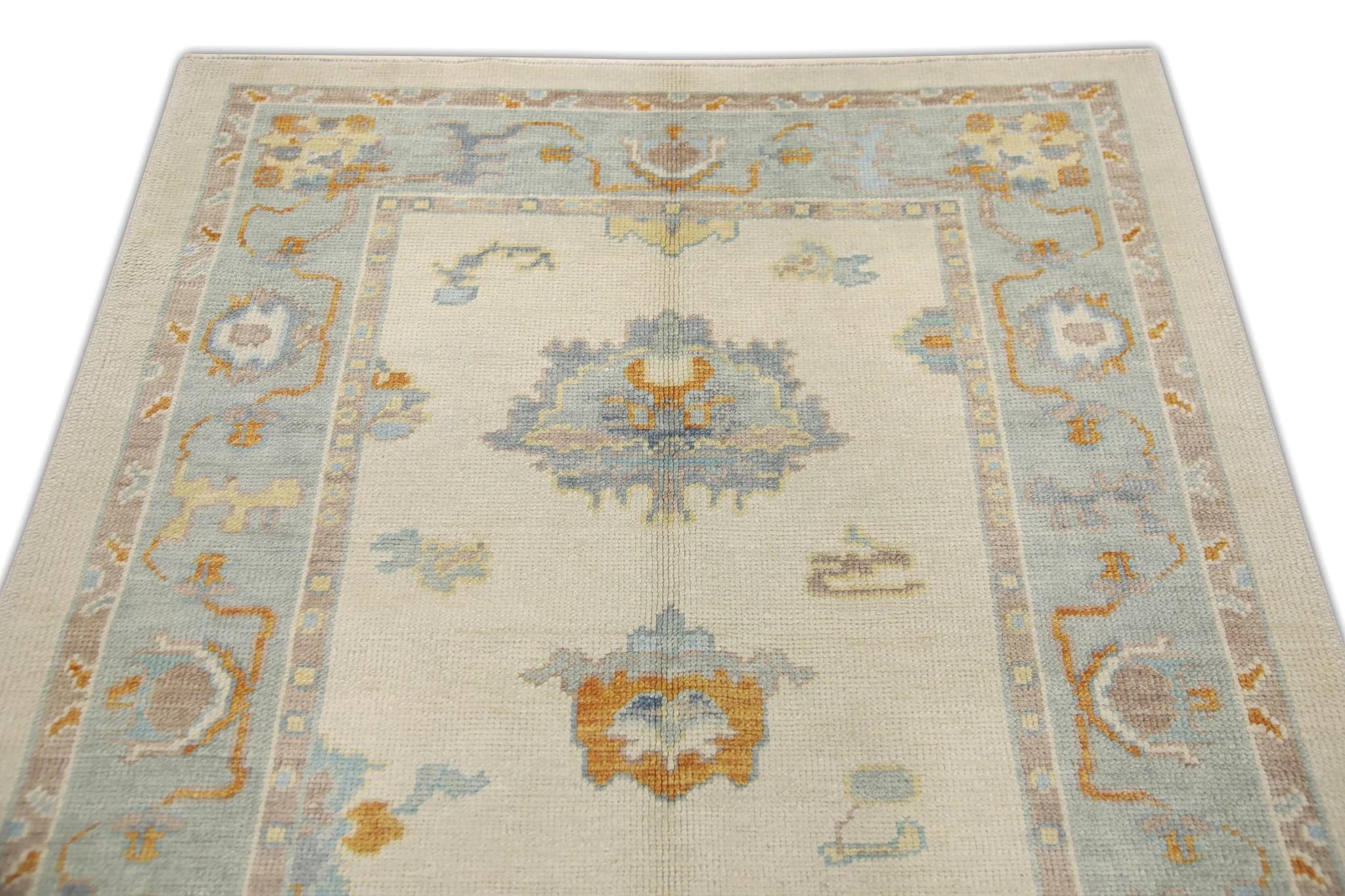 Teinture végétale Tapis turc Oushak bleu, ivoire et orange tissé à la main 4'2
