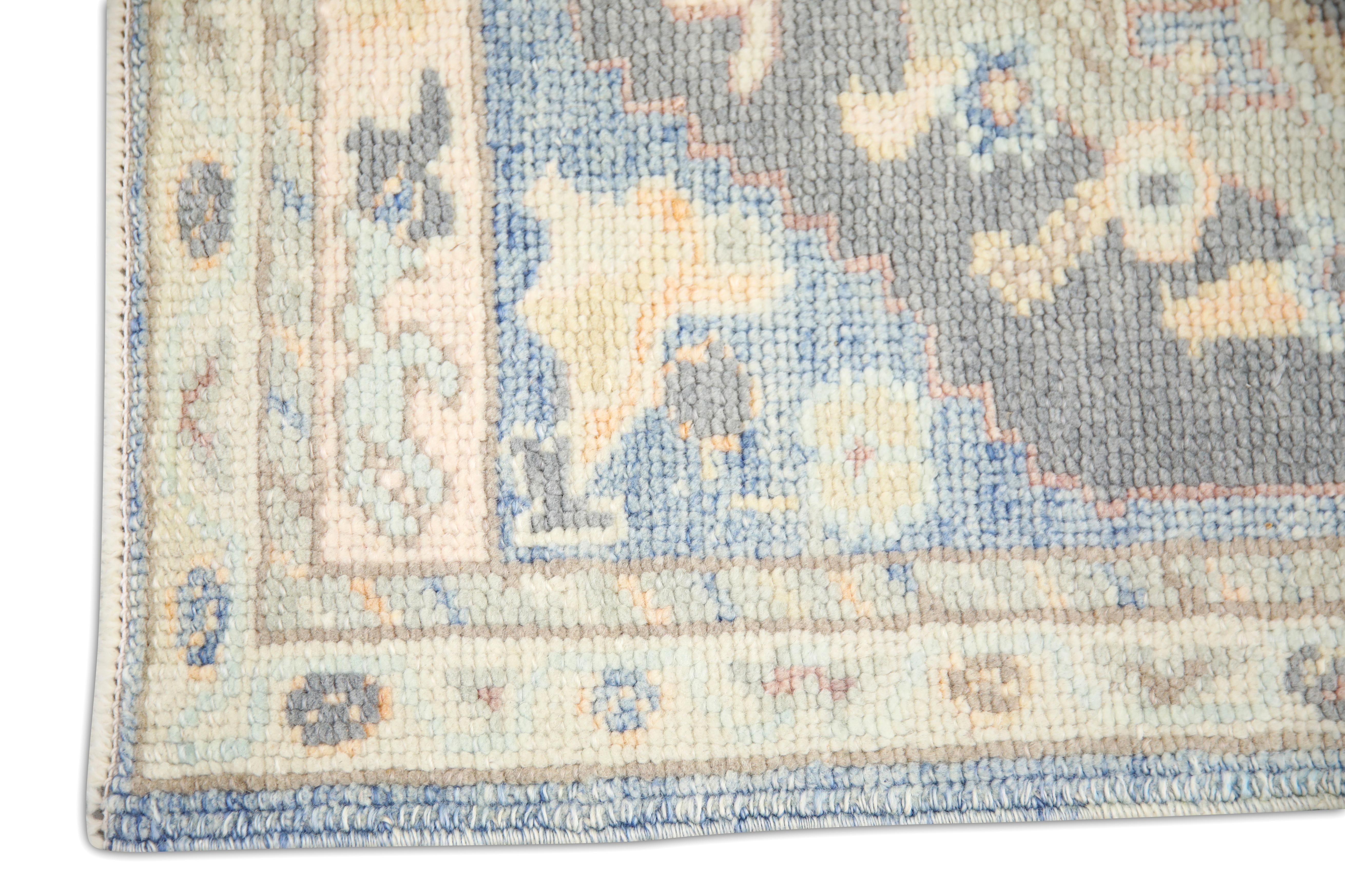 Türkischer Oushak-Teppich in Blau & Multicolor, handgefertigt, 2'4