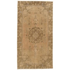 Tapis turc d'Oushak, circa 1940  4'5 X 8'7