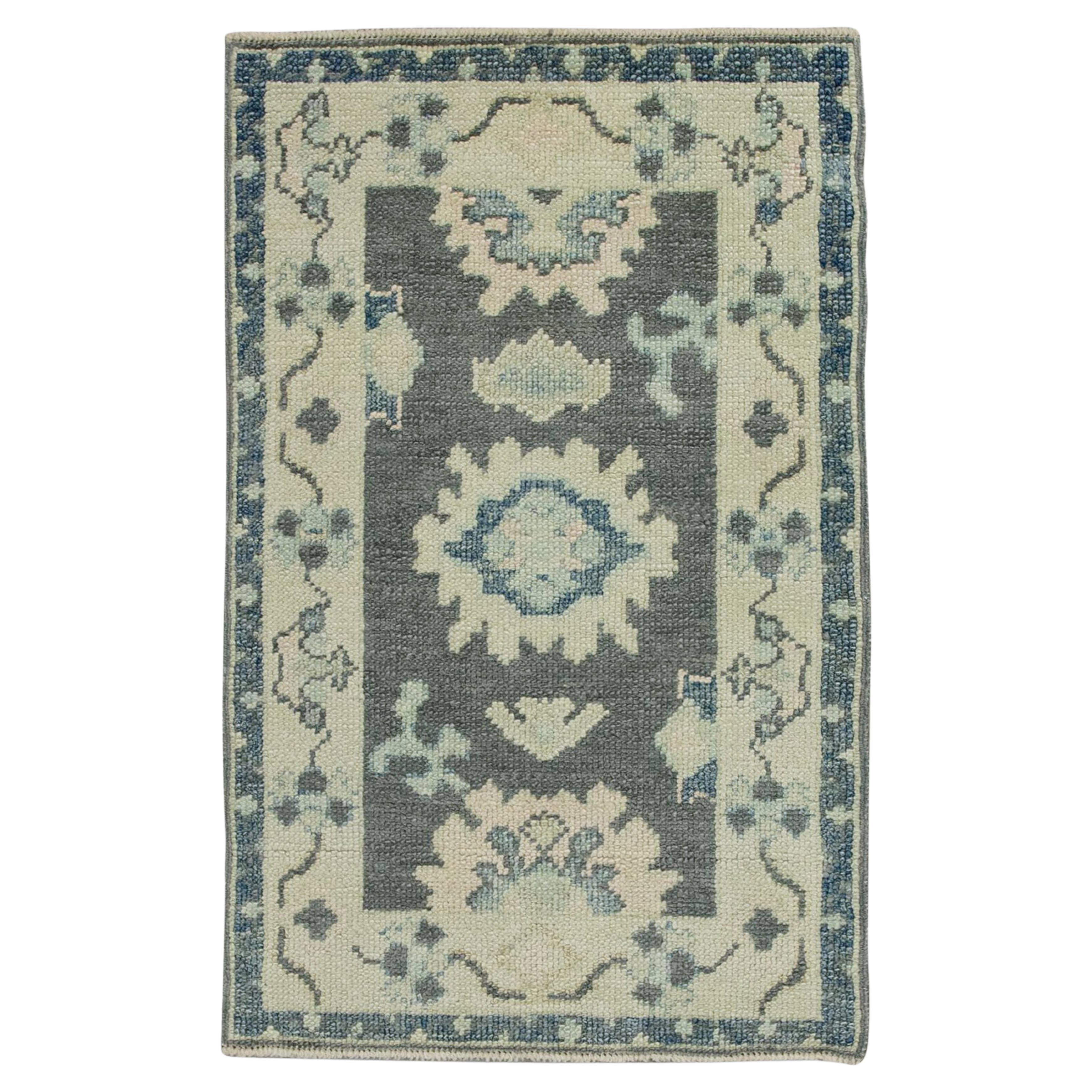 Alfombra Turca Oushak Carbón, Crema y Azul Alfombra de Lana Tejida a Mano 1'11" x 3'2"