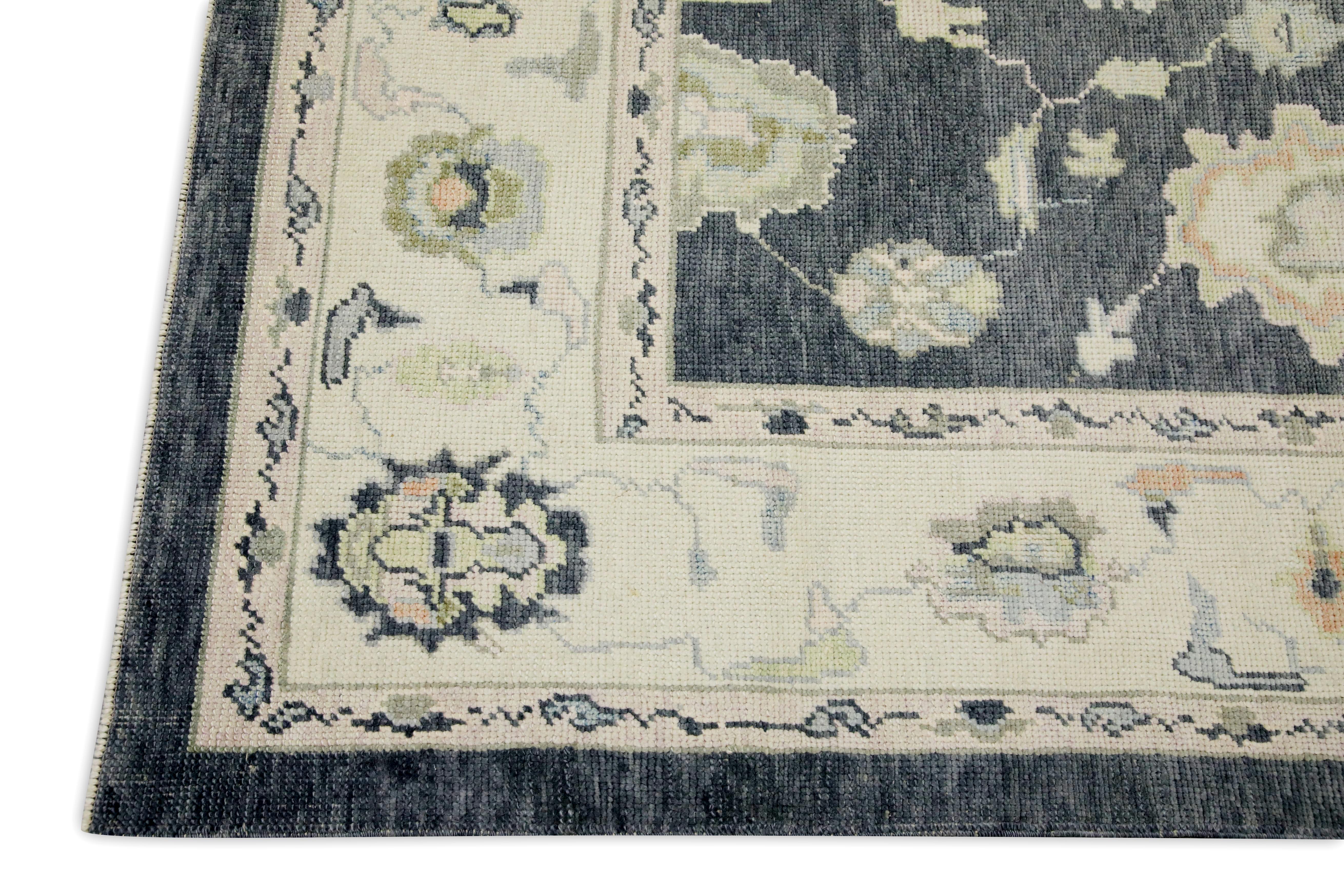 Türkischer Oushak Teppich Charcoal Floral Design Handgewebter Wollteppich 6'3