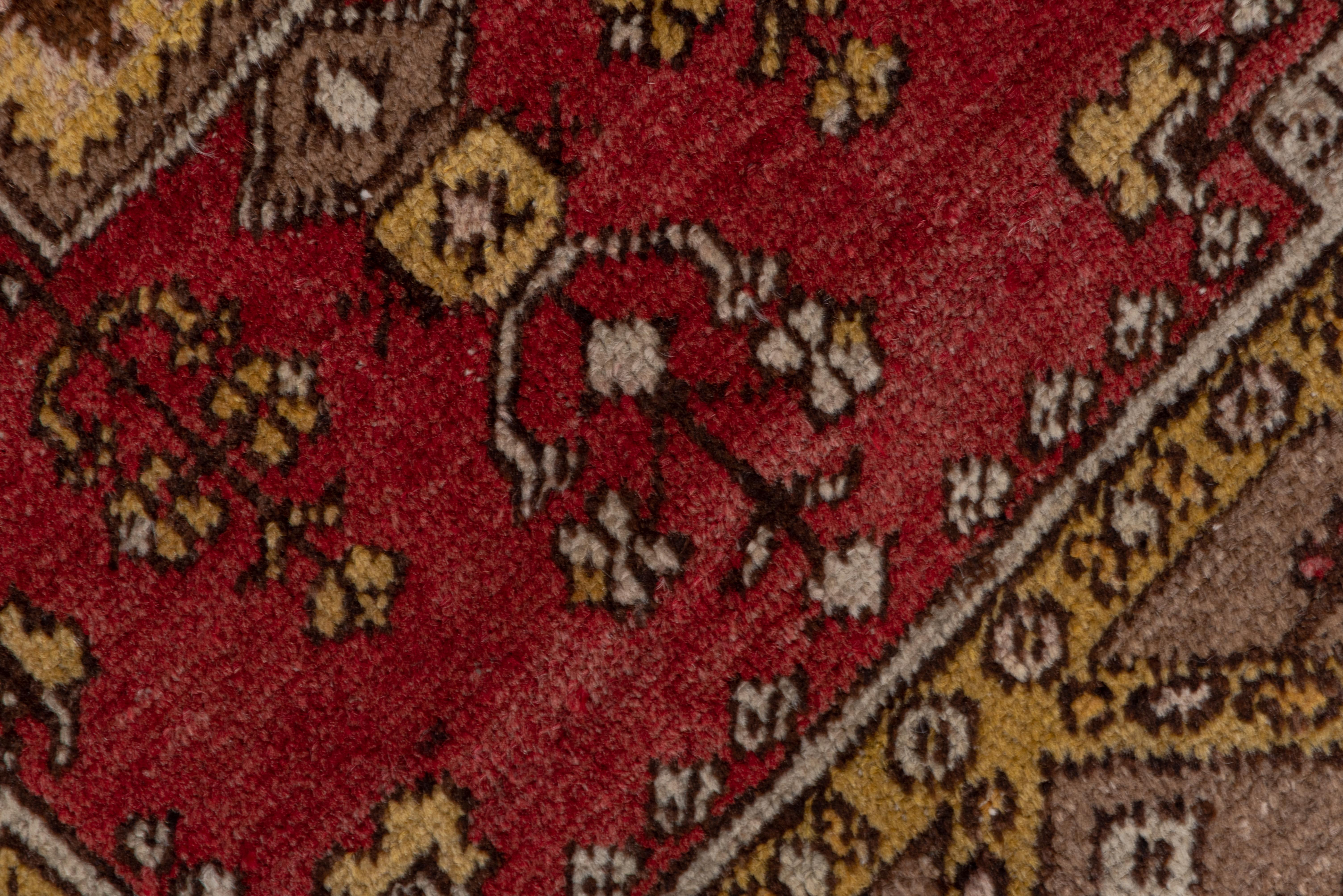 Turkish Oushak Rug, circa 1920s In Good Condition For Sale In New York, NY