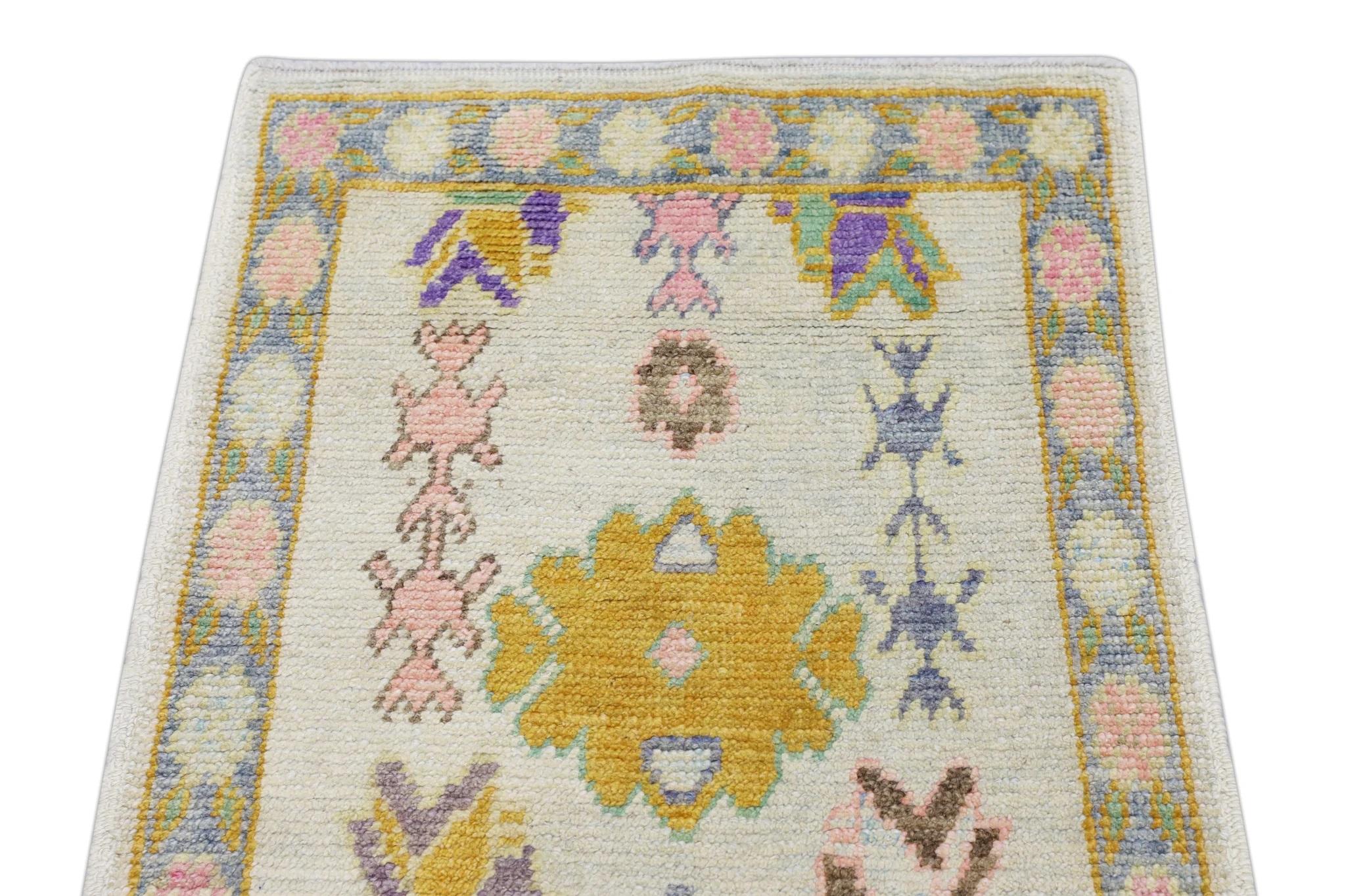 XXI secolo e contemporaneo Tappeto turco Oushak Tappeto di lana intrecciata a mano dal design floreale colorato 2'9