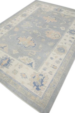 Tappeto Oushak turco in lana intrecciata a mano con disegno floreale blu e albicocca 7' x 9'5"