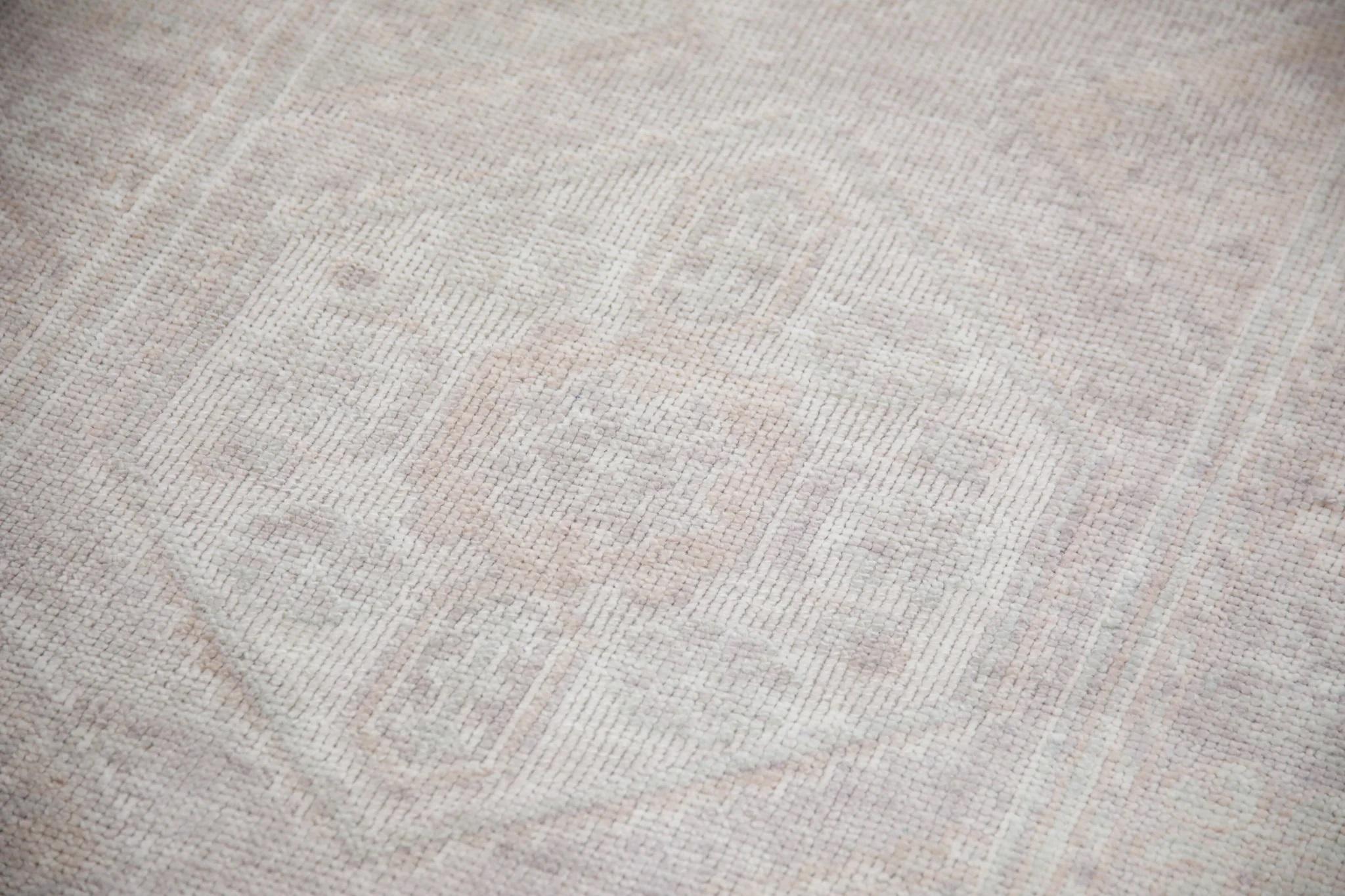 Türkischer Oushak-Teppich aus Wolle mit rosa Blumenmuster, handgewebt, 2'10