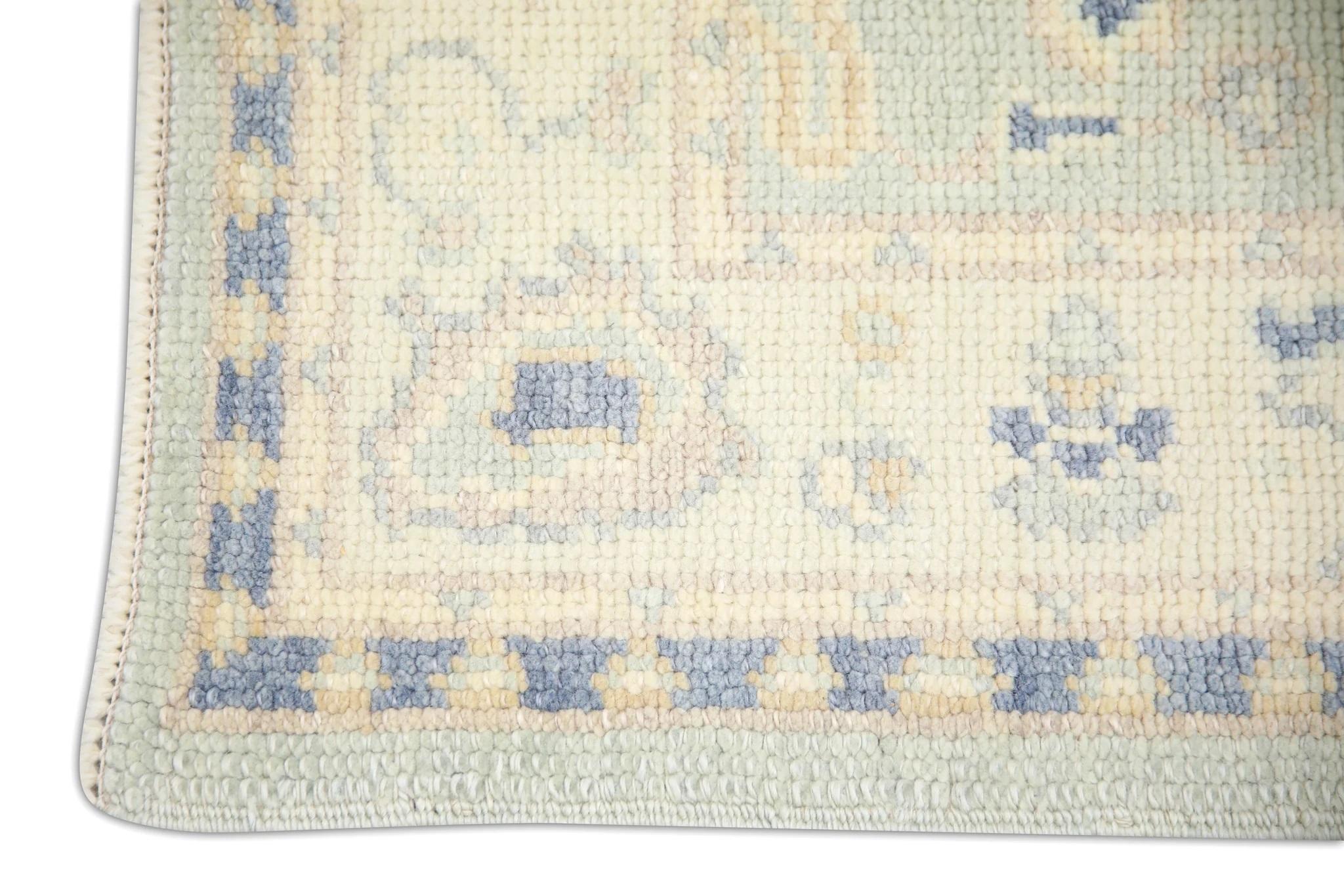 Alfombra turca Oushak de lana tejida a mano con diseño floral multicolor azul 2'2