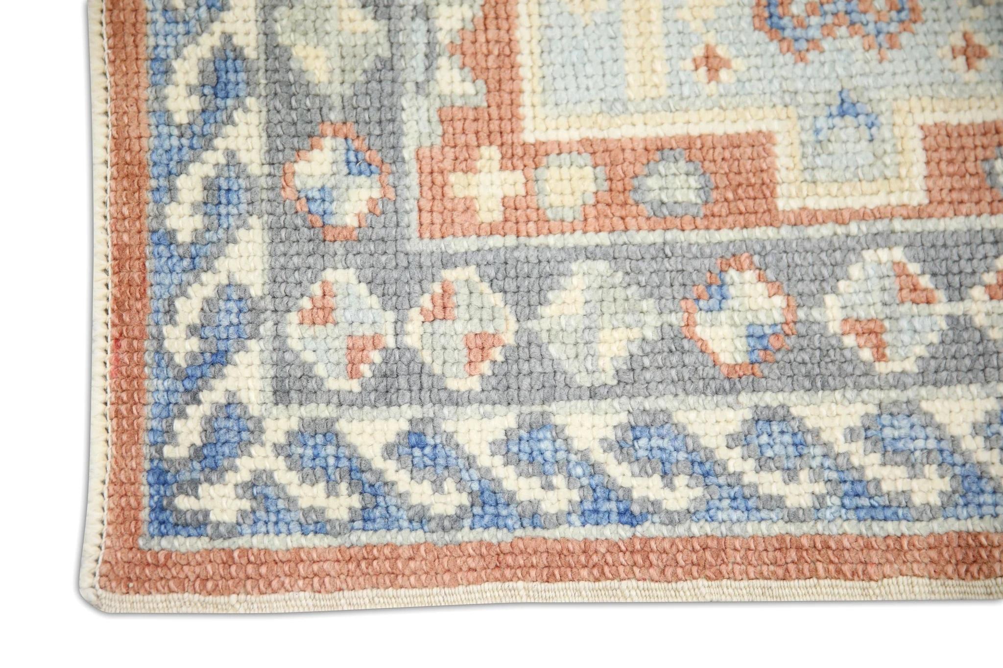 Handgewebter türkischer Oushak-Teppich aus Wolle mit geometrischem Muster in Blau und Rot 2'4