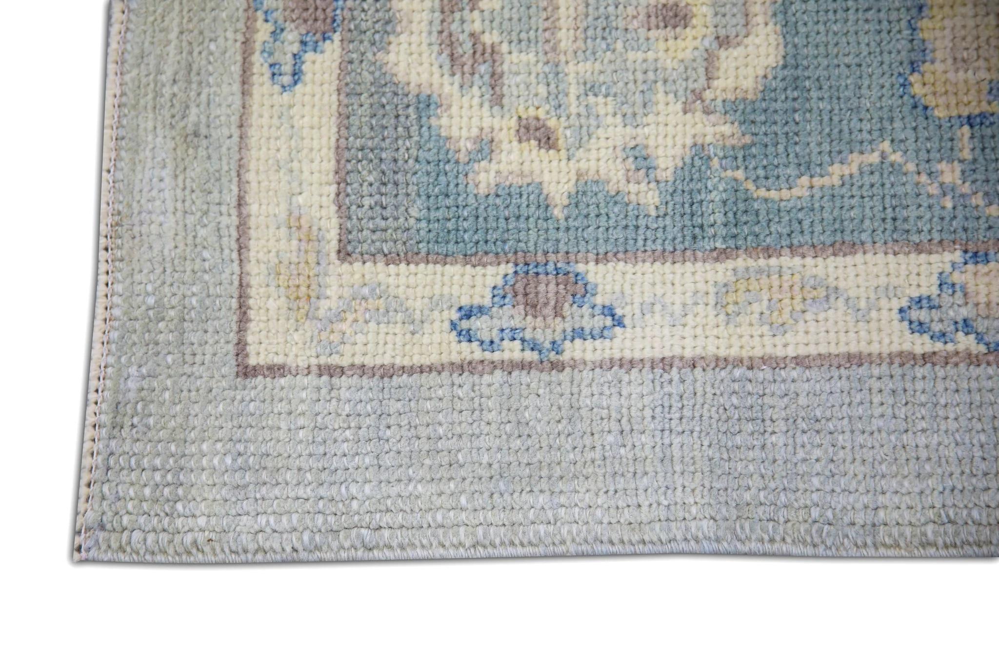 Türkischer Oushak-Teppich aus handgewebter Wolle in Blau mit Blumenmuster, 6'6