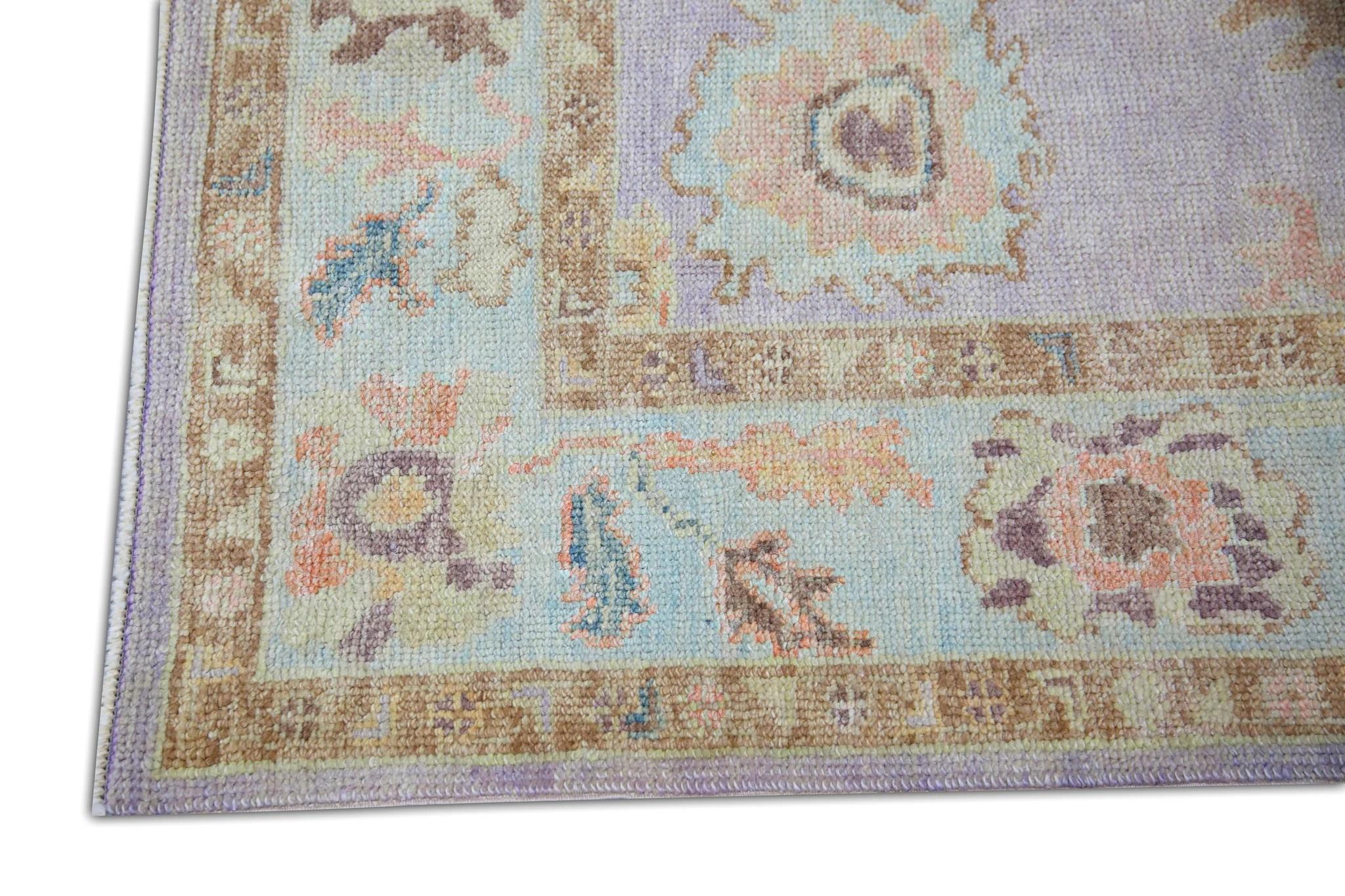 Türkischer Oushak-Teppich aus handgewebter Wolle in Pastell, lila mit buntem Blumenmuster, 4'1