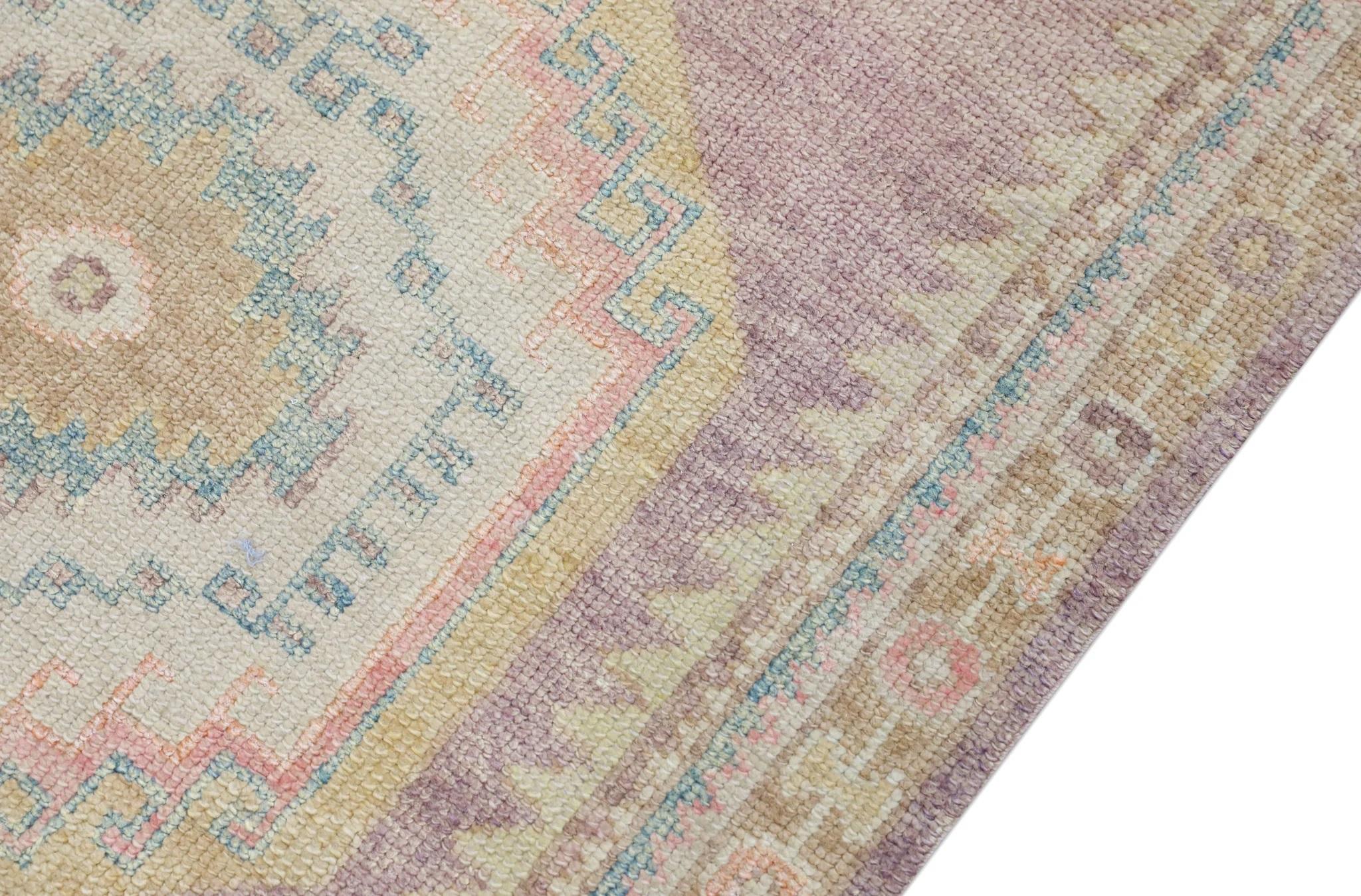 Mehrfarbiger handgewebter türkischer Oushak-Teppich aus Wolle mit Medaillon-Design 3' x 10'5