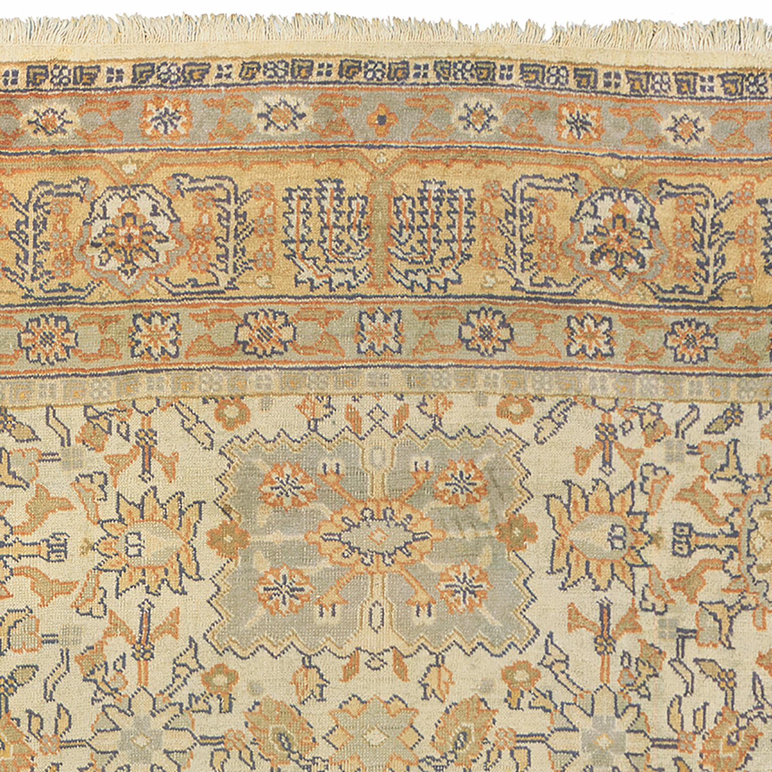 Early 20th Century Turkish Oushak Rug In Good Condition For Sale In New York, NY