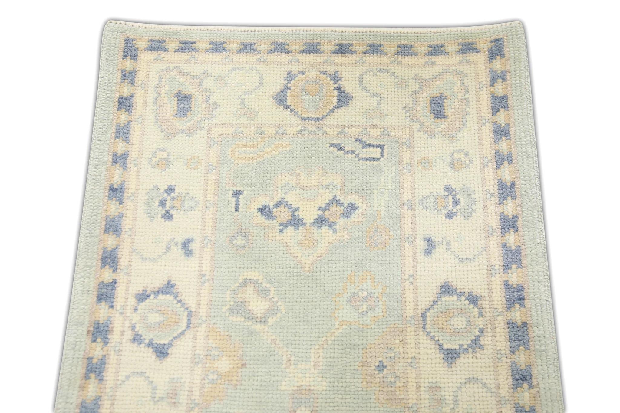 Alfombra turca Oushak de lana tejida a mano con diseño floral multicolor azul 2'2