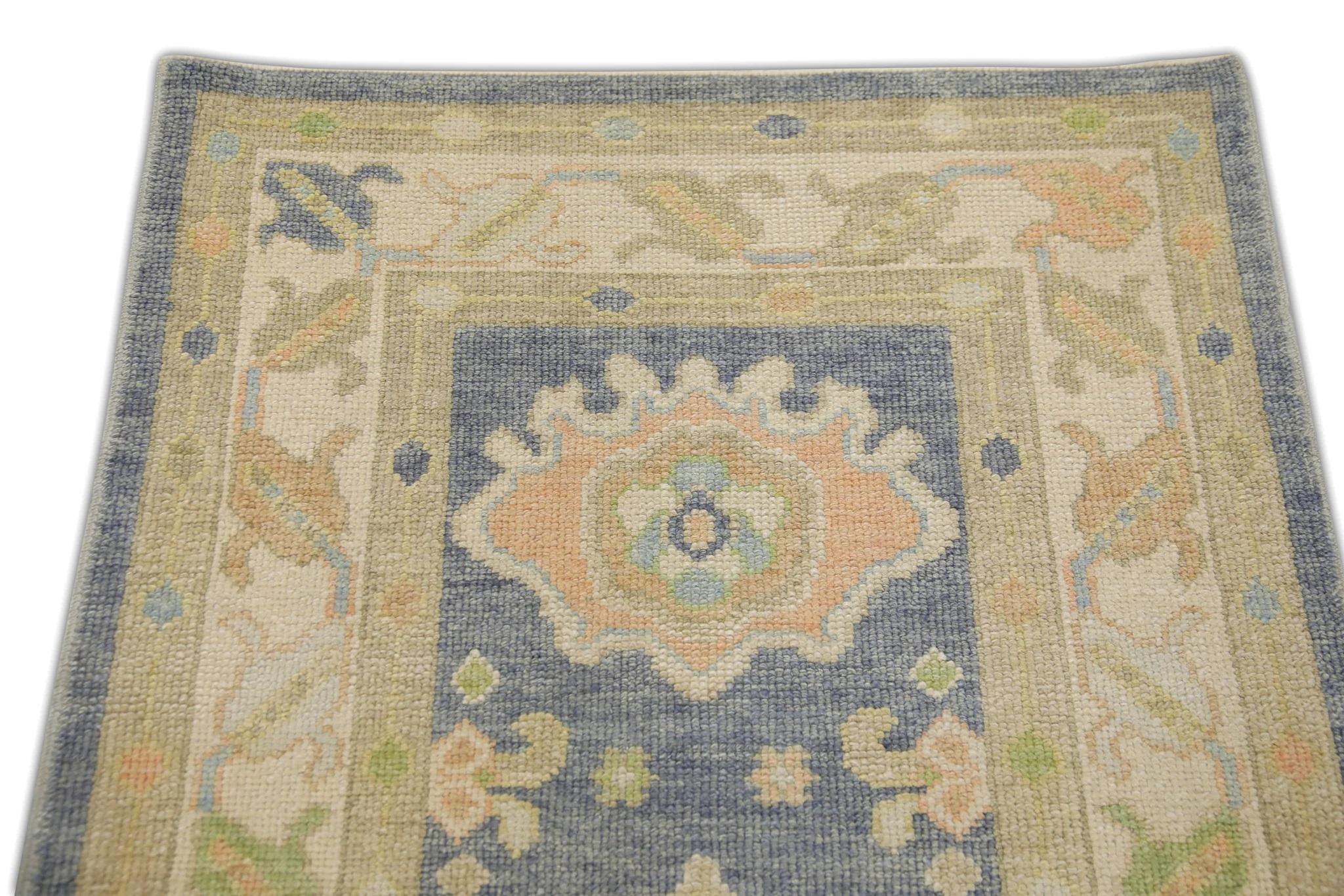 Mehrfarbiger handgewebter türkischer Oushak-Teppich aus Wolle mit Blumenmuster 3'2