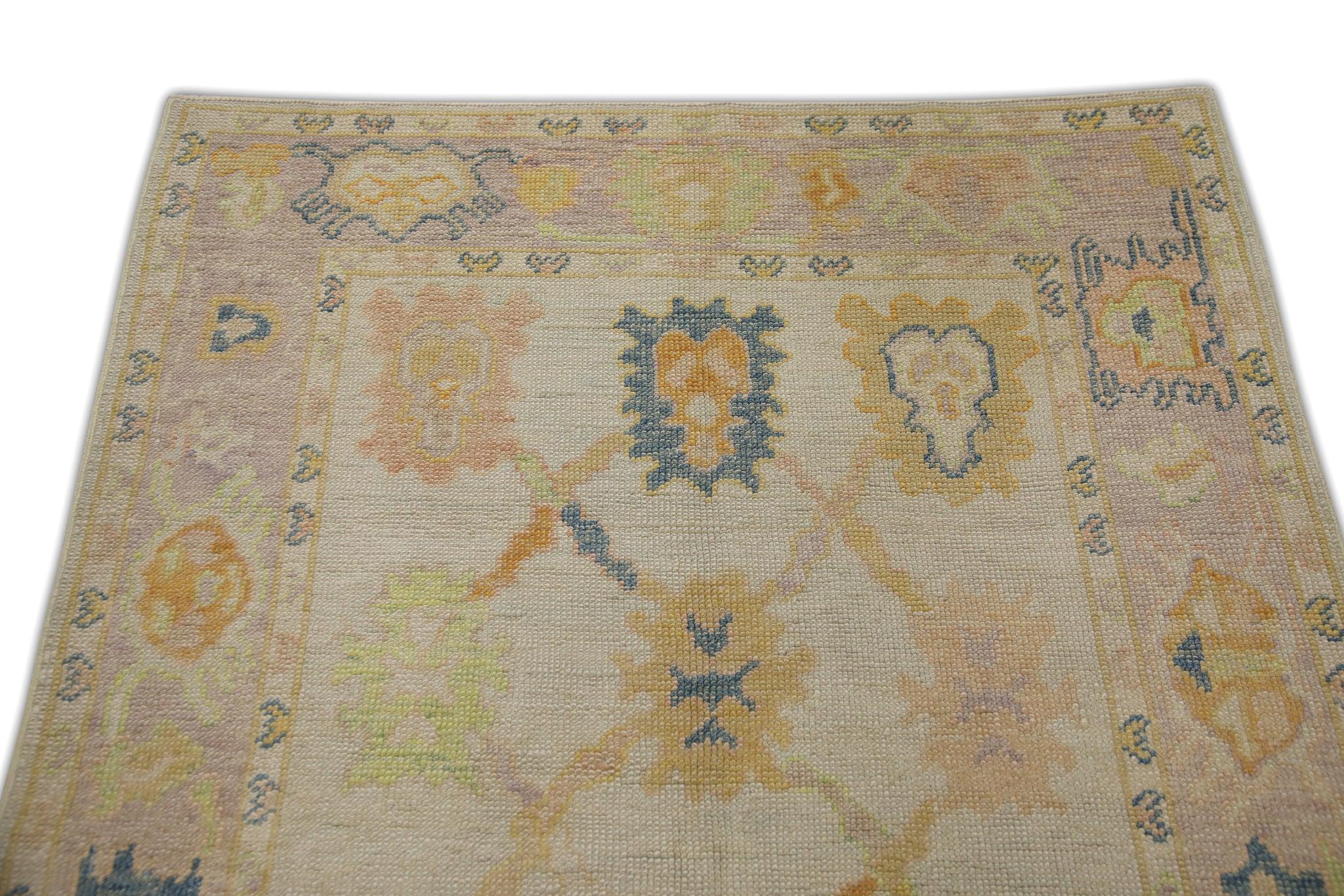 Türkischer Oushak-Teppich aus handgewebter Wolle in Rosa mit mehrfarbigem Blumenmuster 3'10