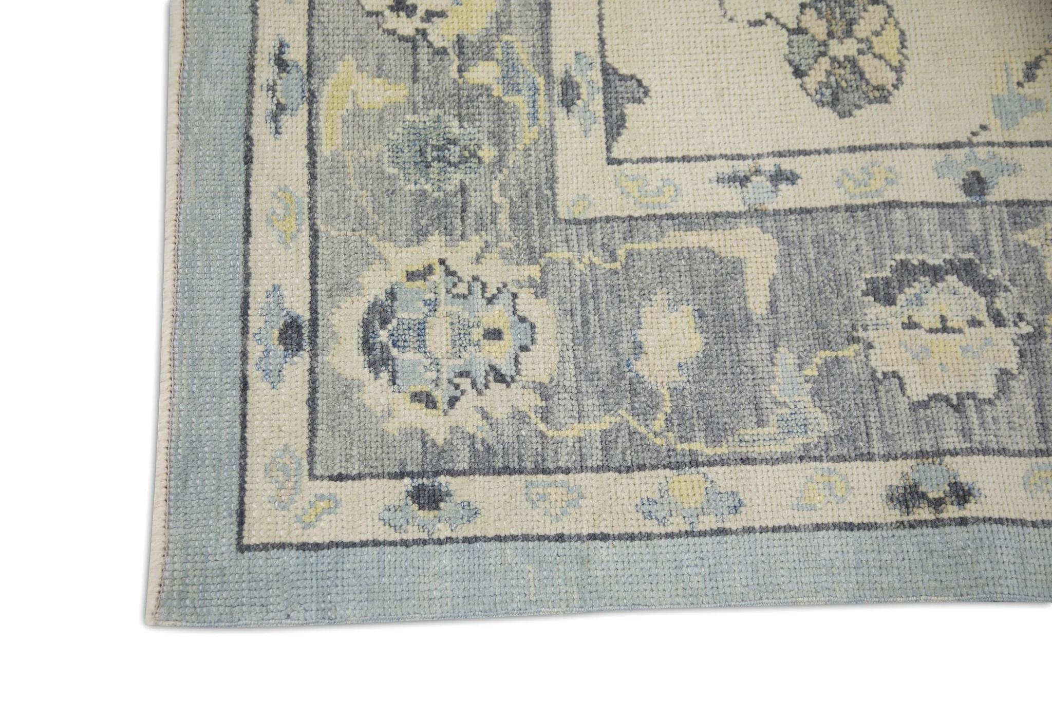Teinture végétale Tapis turc Oushak en laine tissé à la main à motifs floraux bleus et crème 5'11
