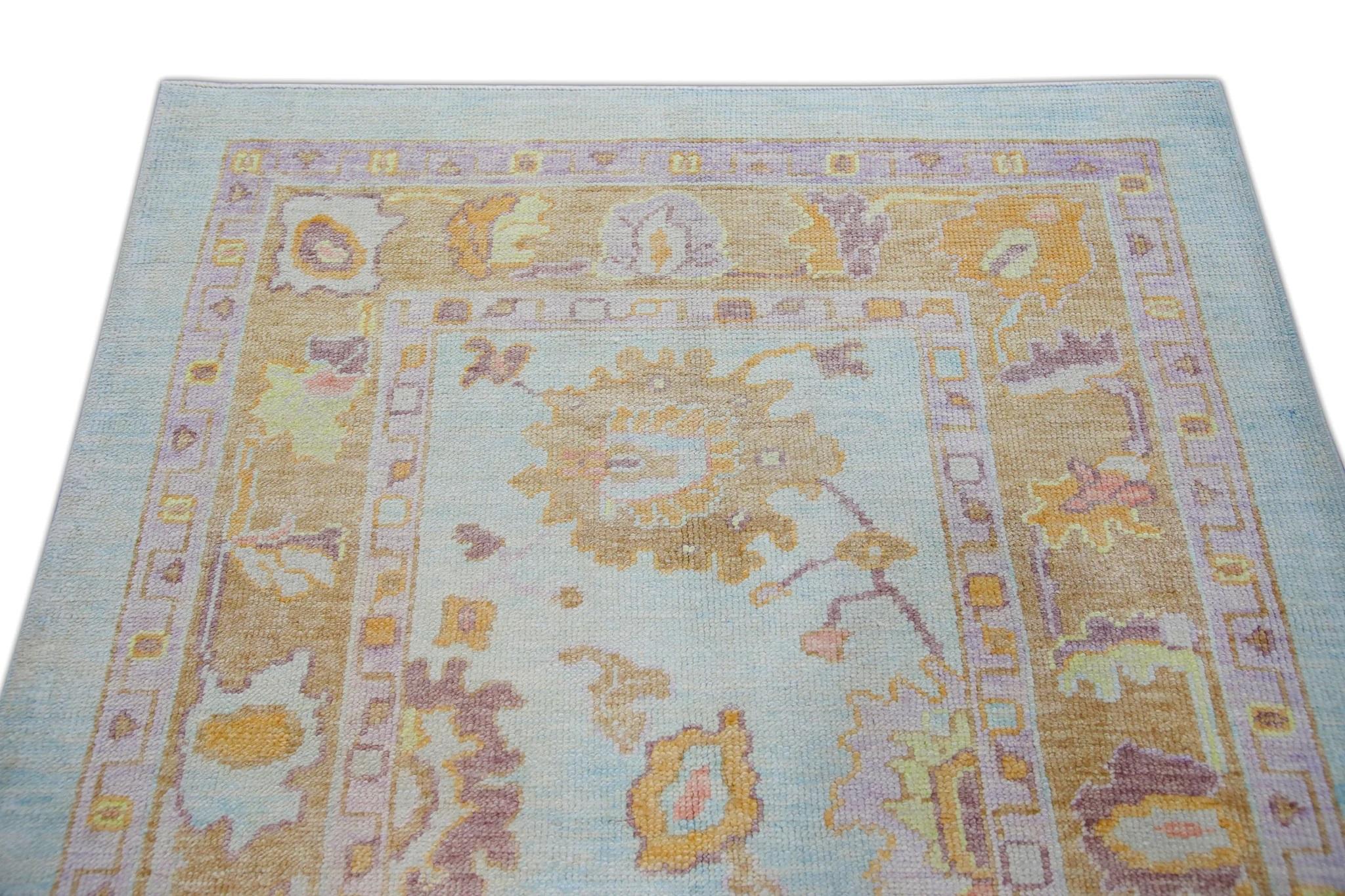 Handgewebter türkischer Oushak-Teppich aus Wolle in Blau mit buntem Blumenmuster 4'2