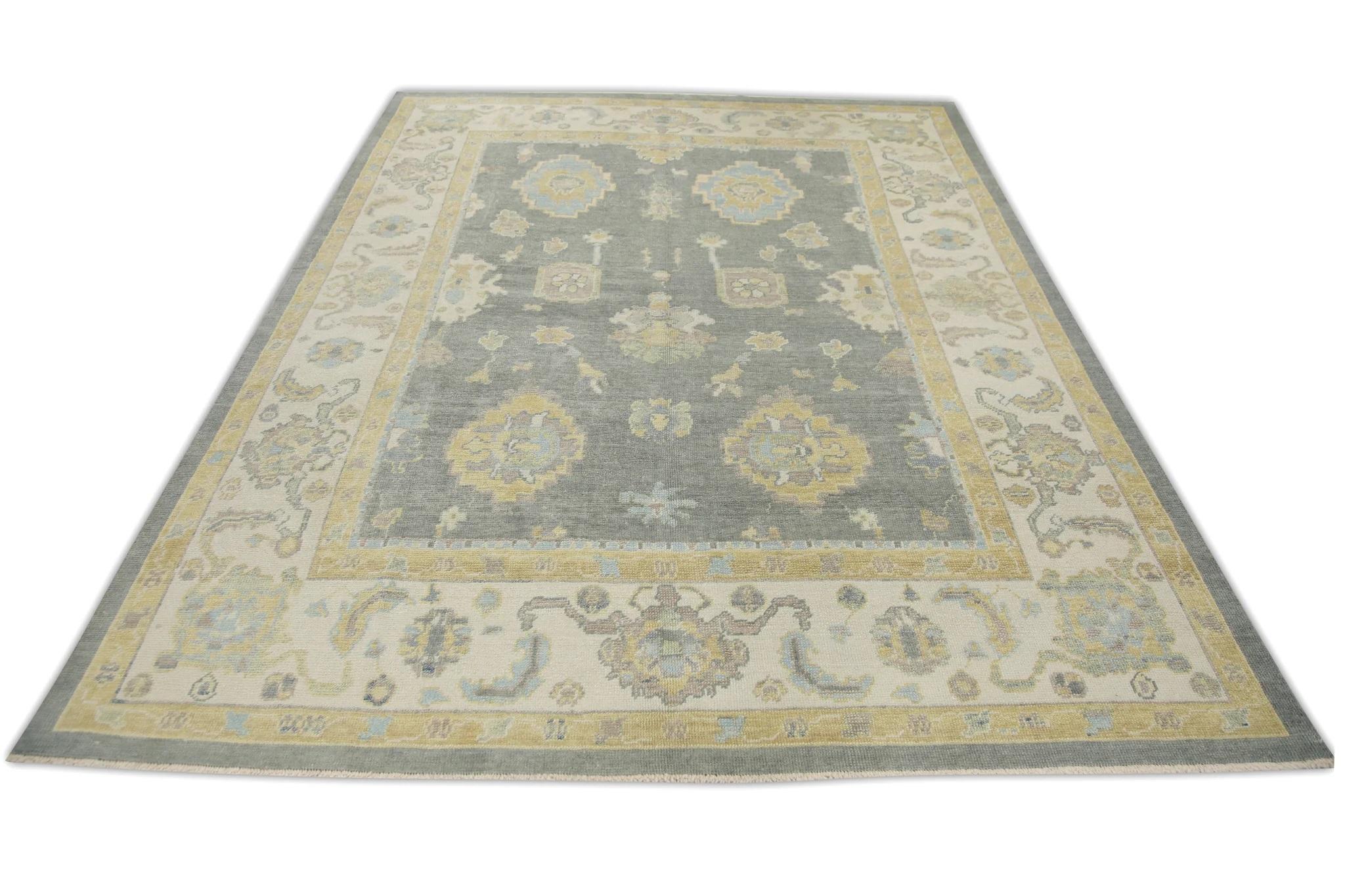 Türkischer Oushak-Teppich aus handgewebter Wolle in Grau & Gelb in floralem Design 7'11