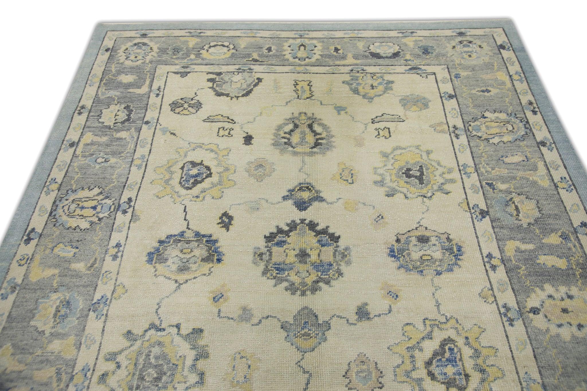 Tapis turc Oushak en laine tissé à la main à motifs floraux bleus et crème 5'11