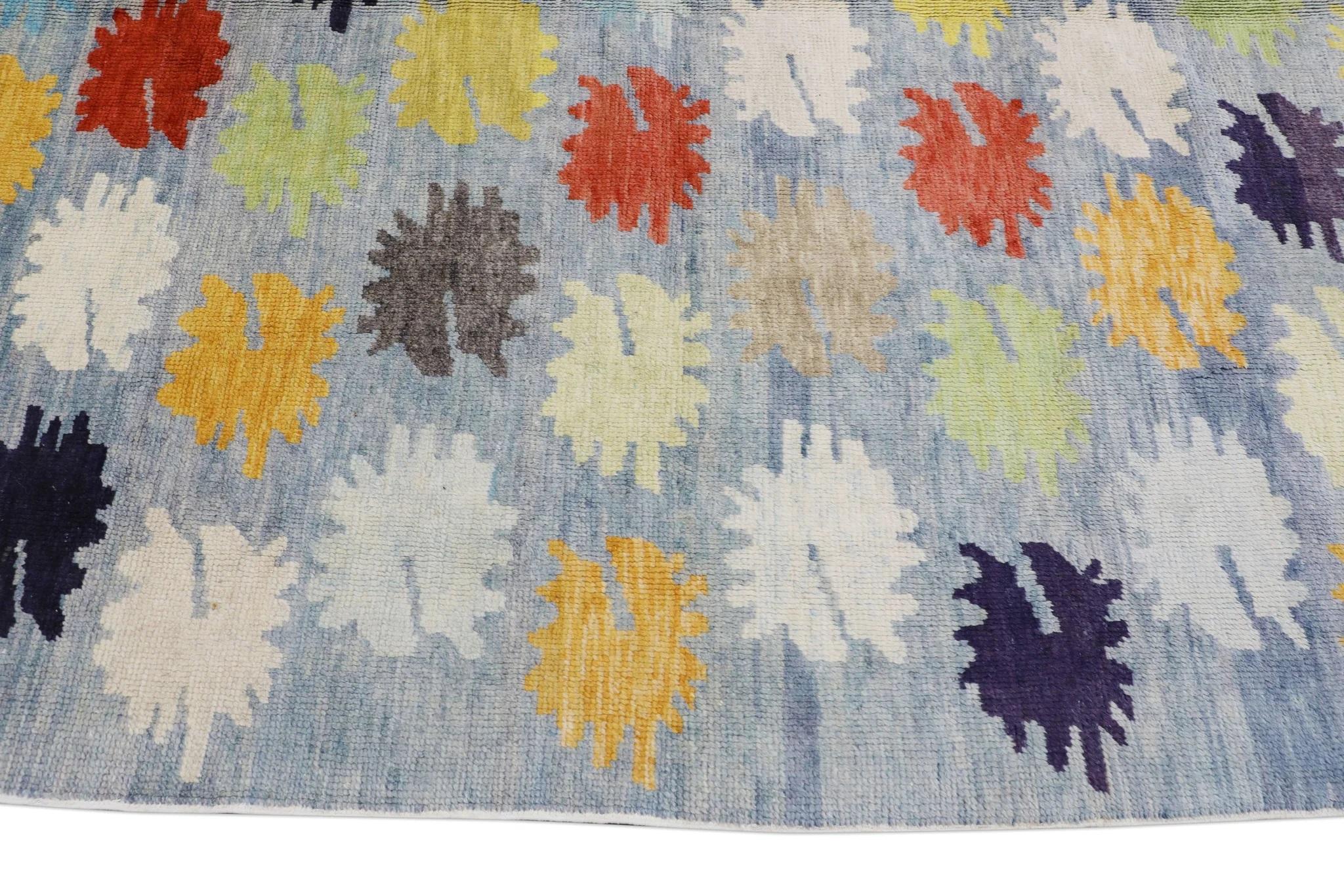 Blauer handgewebter türkischer Oushak-Teppich aus Wolle mit buntem Blumenmuster 8'2