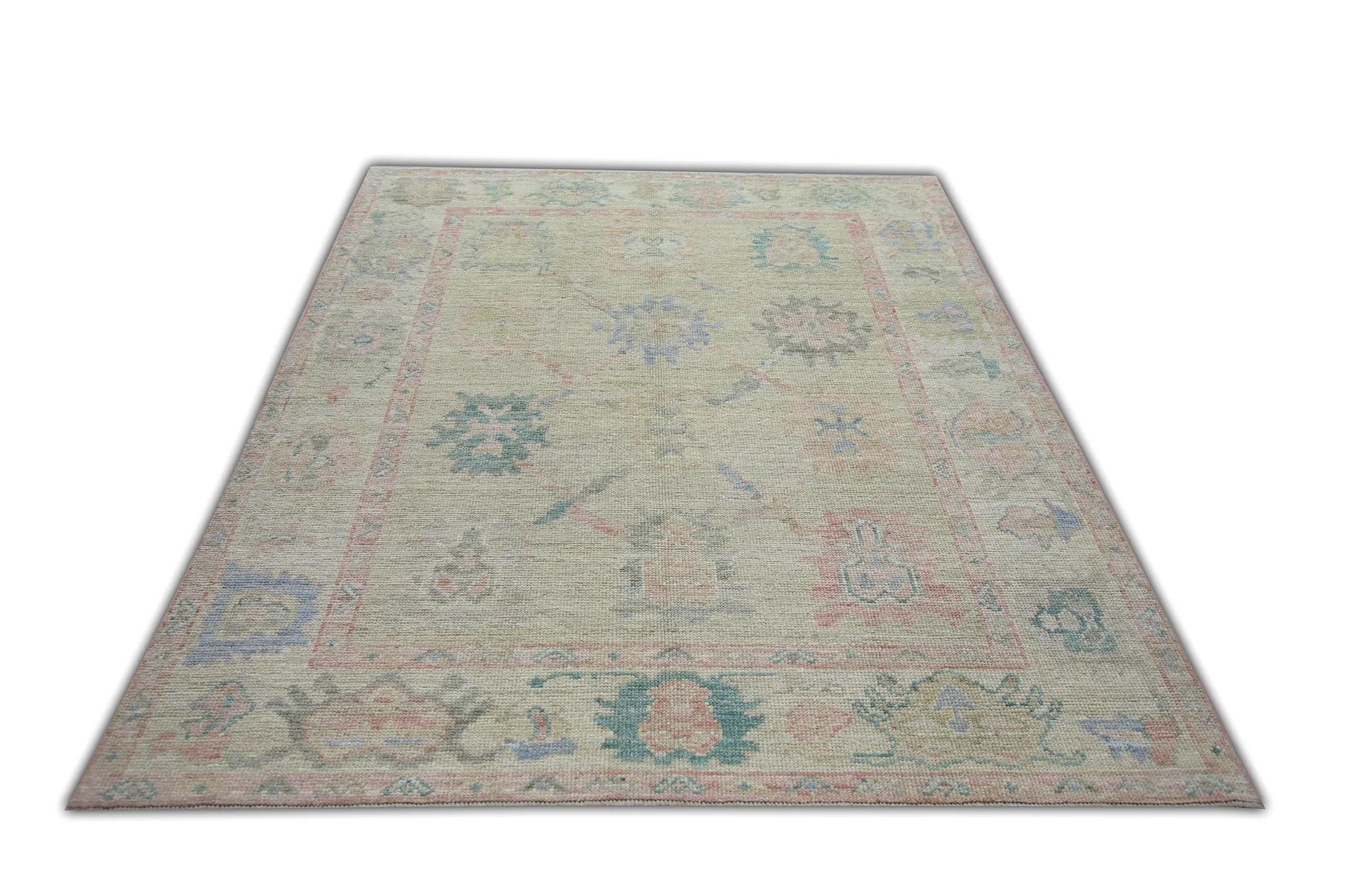 Alfombra Oushak Turca de Lana Tejida a Mano Floral Multicolor 5' x 6'9 en Nuevo estado para la venta en Houston, TX