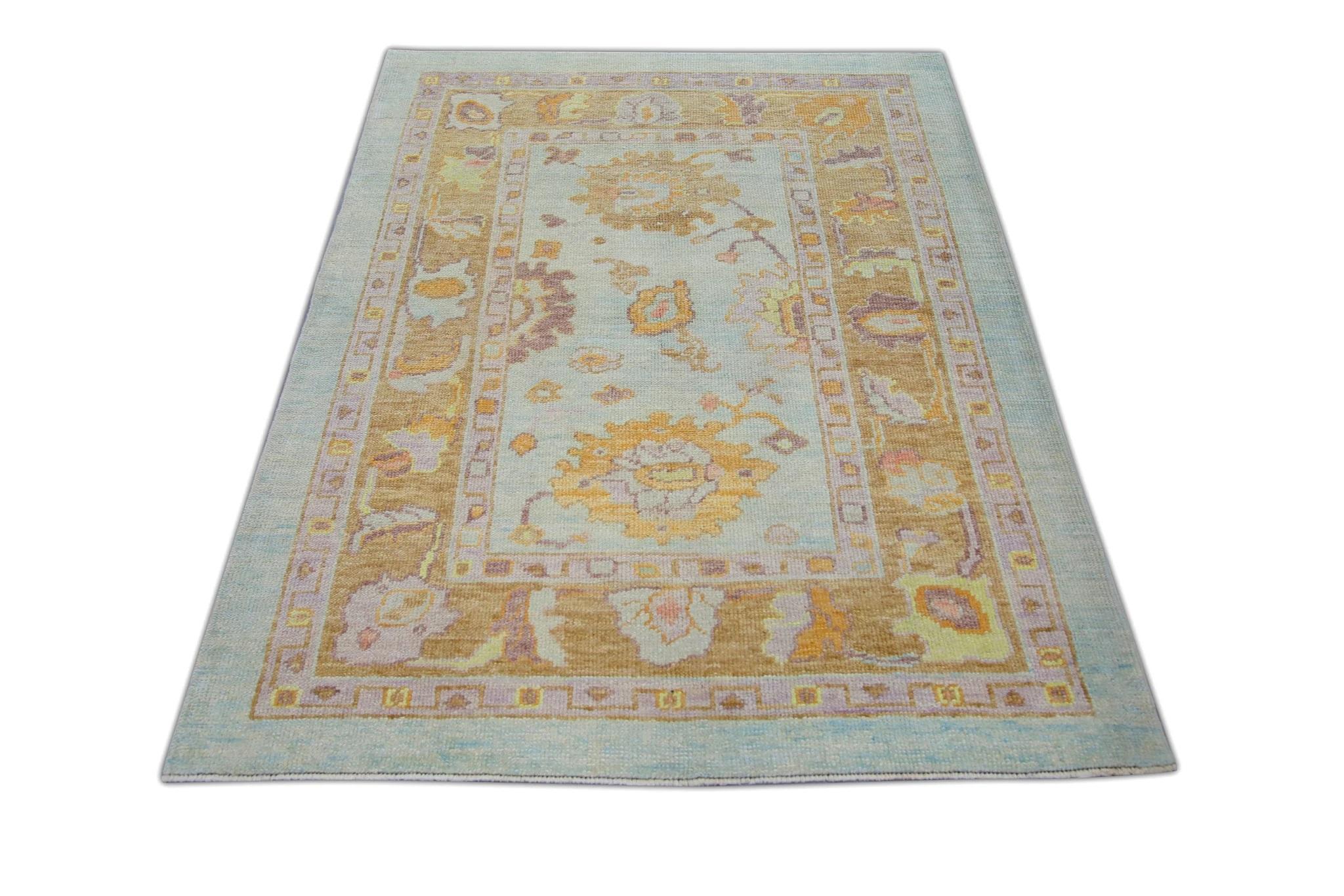 Handgewebter türkischer Oushak-Teppich aus Wolle in Blau mit buntem Blumenmuster 4'2