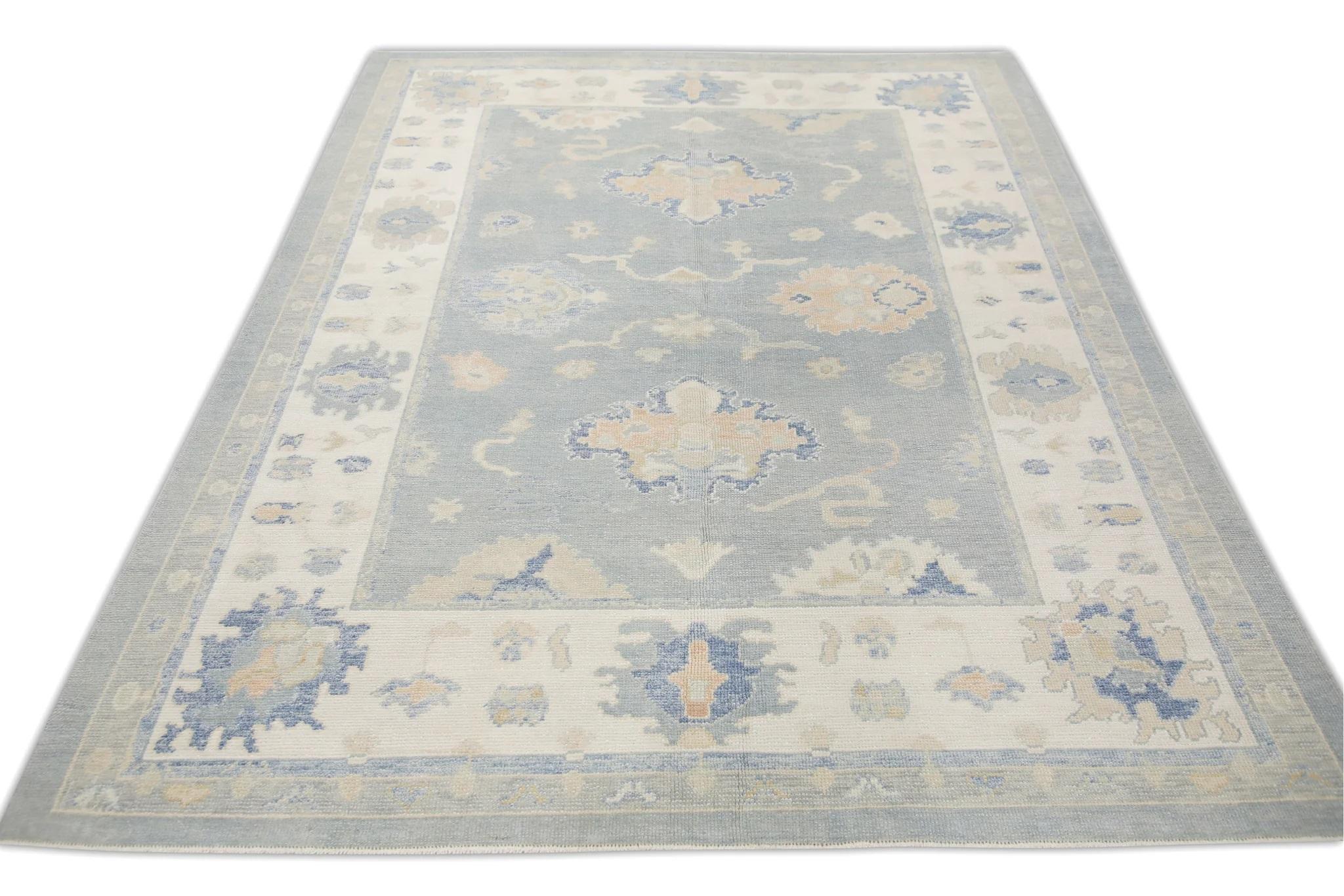 Tapis turc Oushak en laine tissé à la main à motifs floraux bleus et abricot 7' x 9'5
