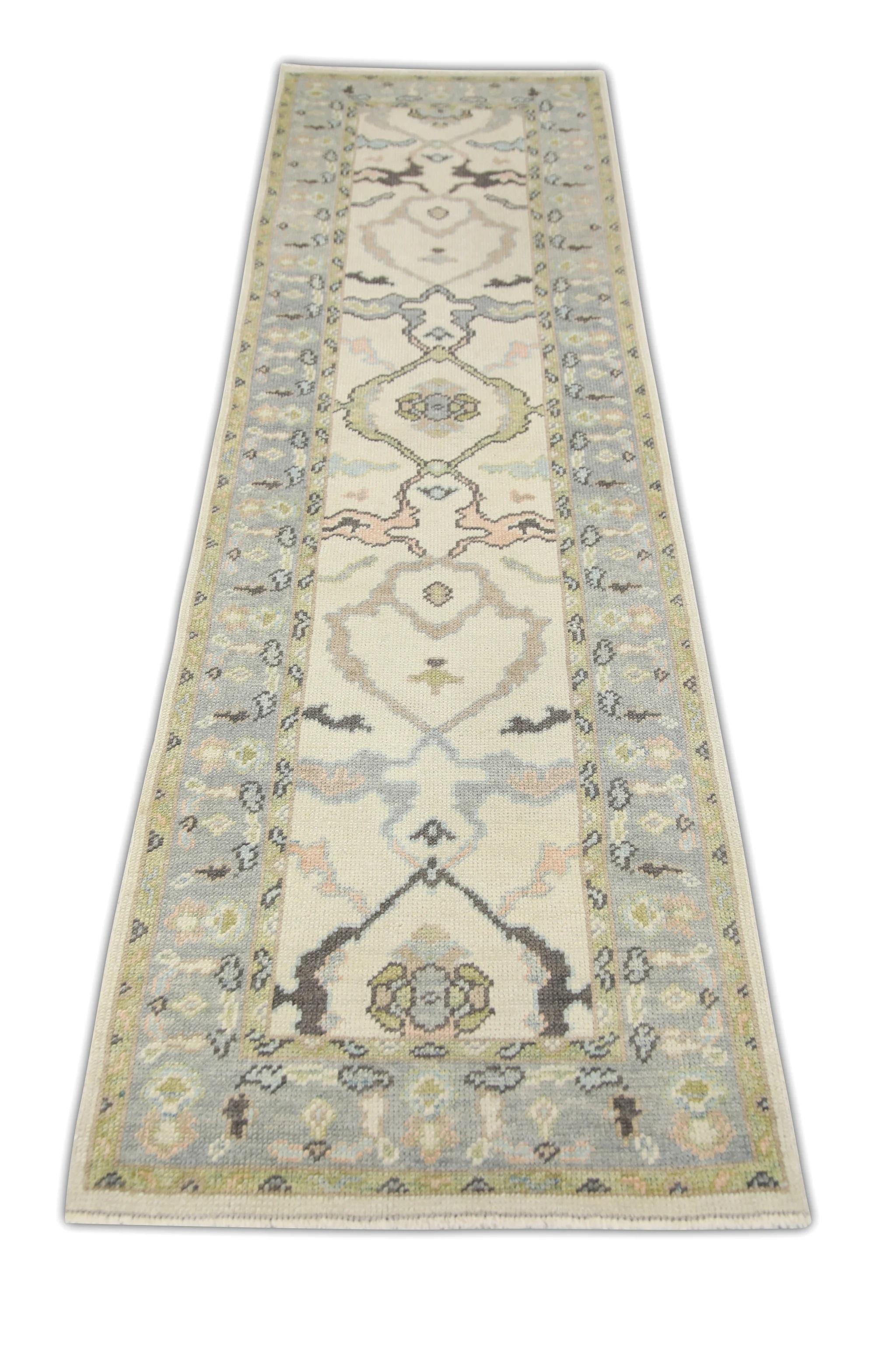 Tappeto Oushak floreale in lana turca intrecciata a mano in blu, verde e rosa 2'7