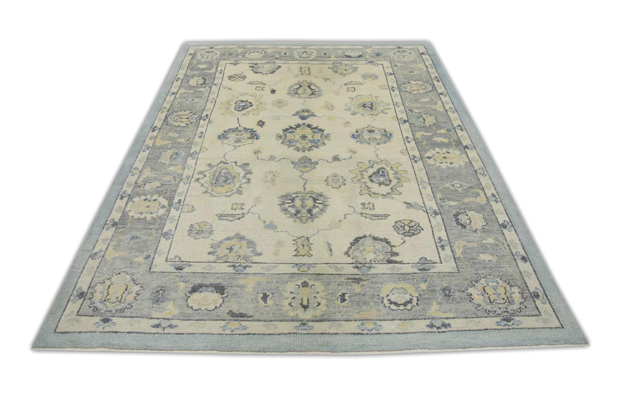 XXIe siècle et contemporain Tapis turc Oushak en laine tissé à la main à motifs floraux bleus et crème 5'11