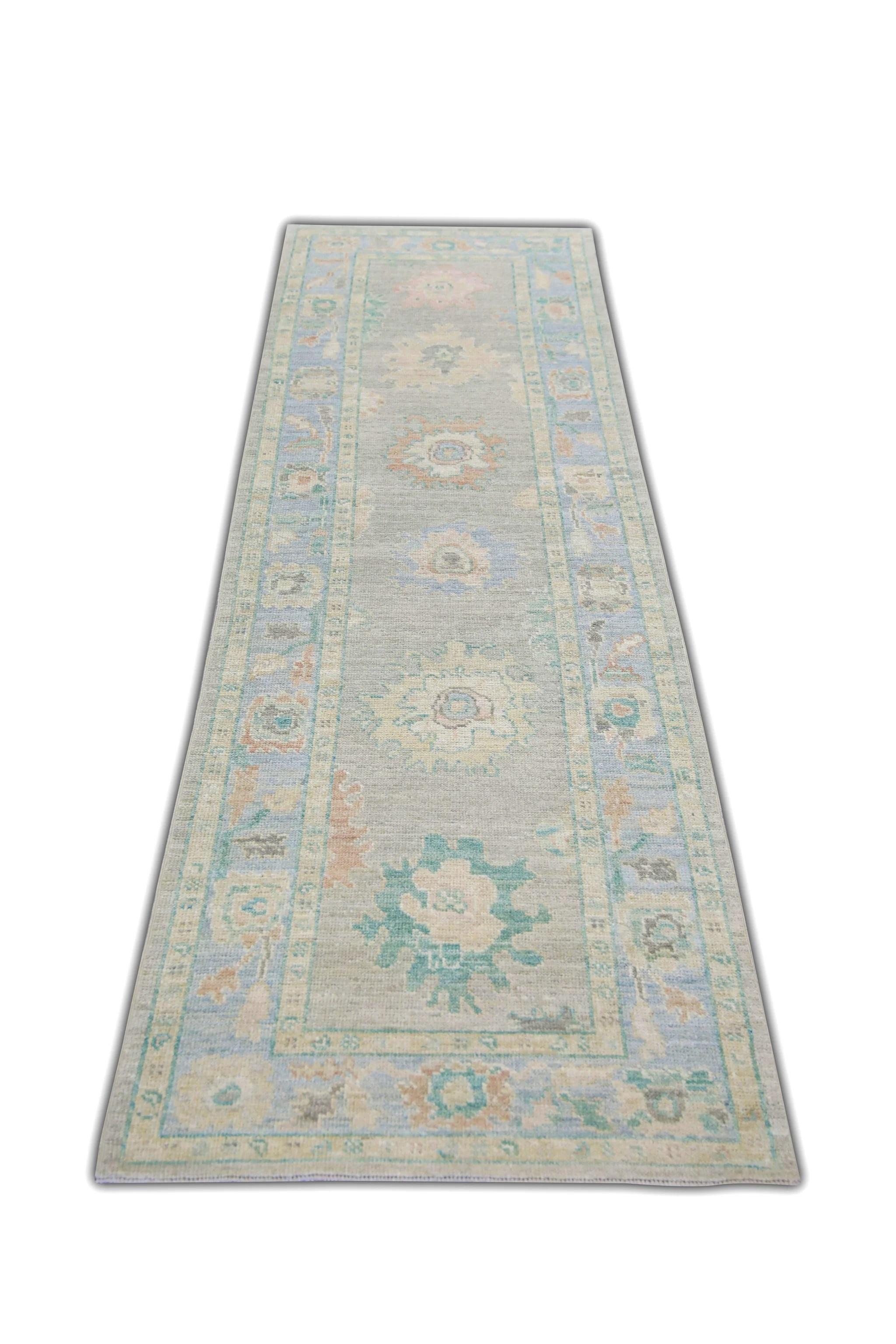 XXI secolo e contemporaneo Tappeto Oushak turco in lana intrecciata a mano con motivi floreali colorati blu 2'11