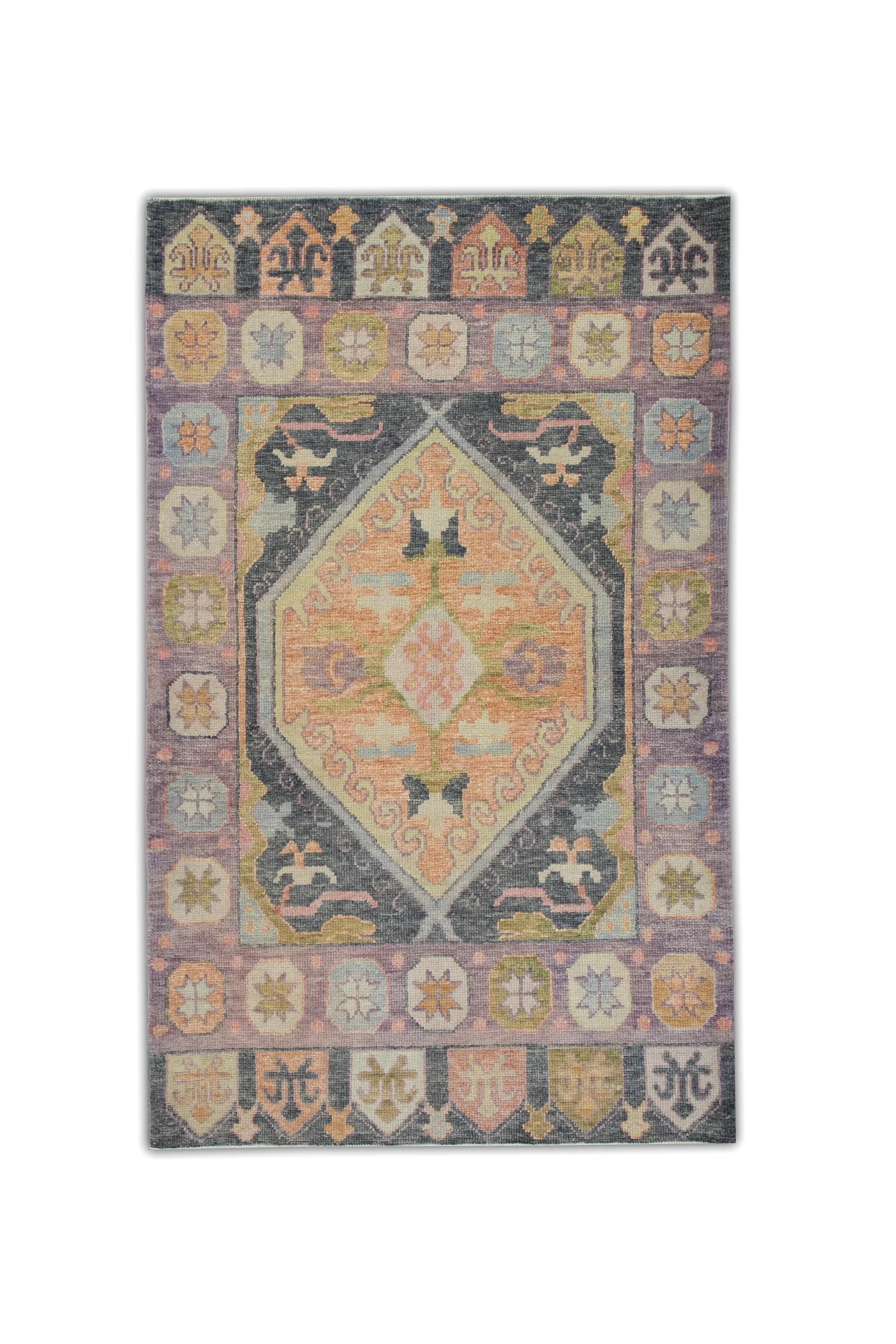 Alfombra Oushak Turca de Lana Tejida a Mano con Diseño Geométrico de Diamantes de Colores 4'1x6'4 Siglo XXI y contemporáneo en venta