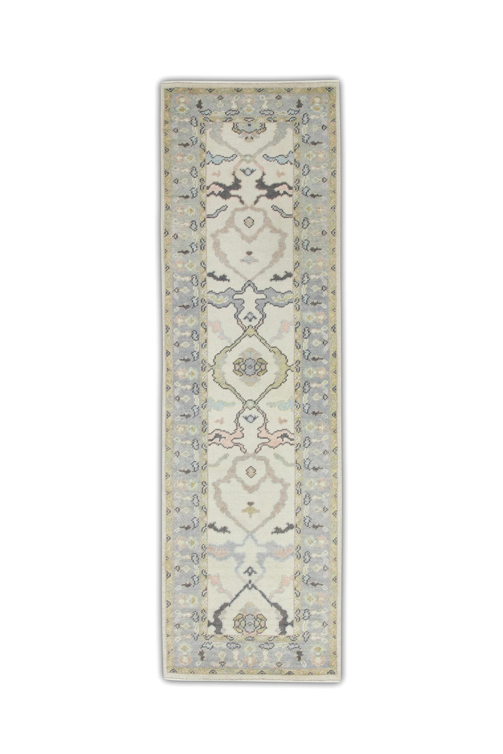 XXI secolo e contemporaneo Tappeto Oushak floreale in lana turca intrecciata a mano in blu, verde e rosa 2'7