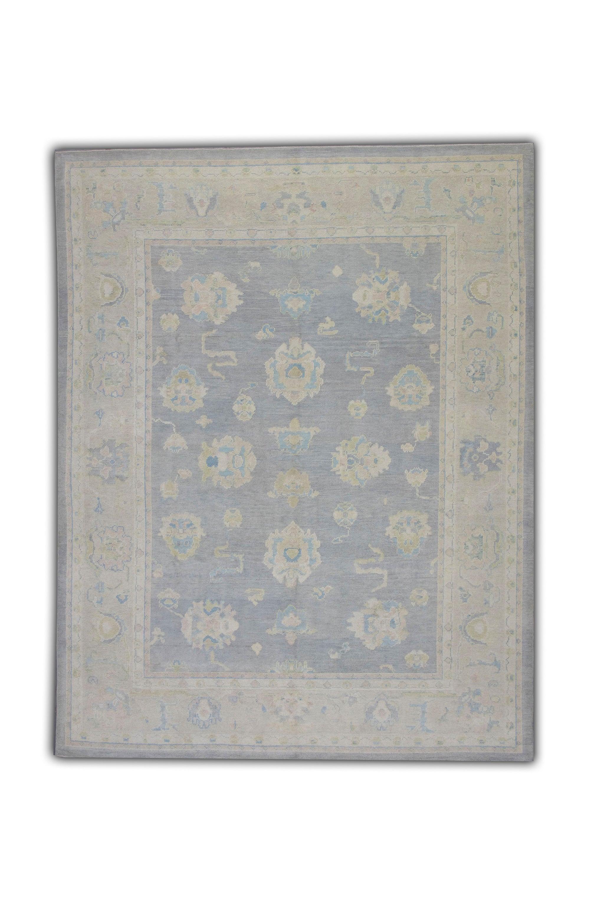 Türkischer Oushak-Teppich aus handgewebter Wolle in Blau und Creme mit Blumenmuster 8' x 10'4