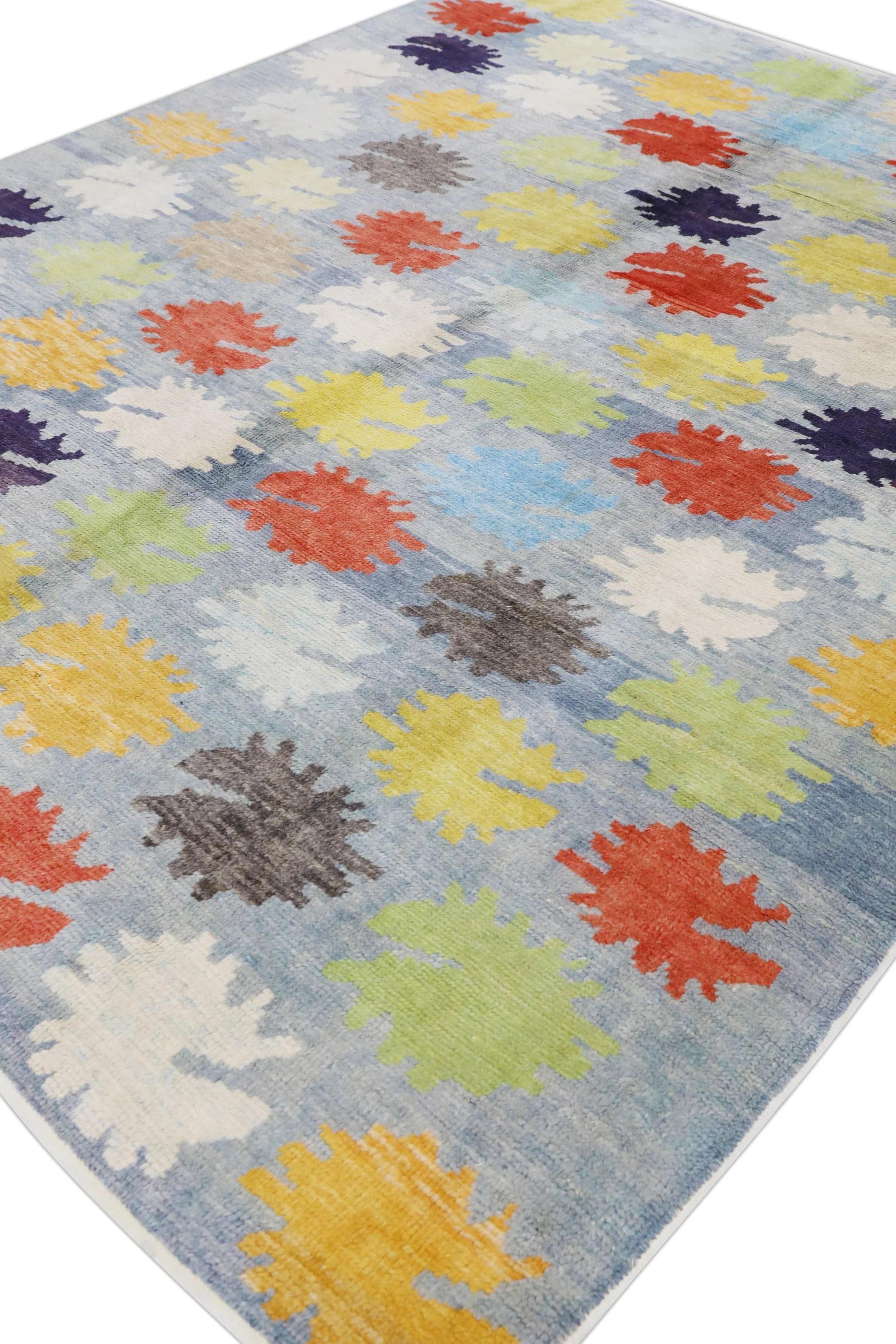 Blauer handgewebter türkischer Oushak-Teppich aus Wolle mit buntem Blumenmuster 8'2