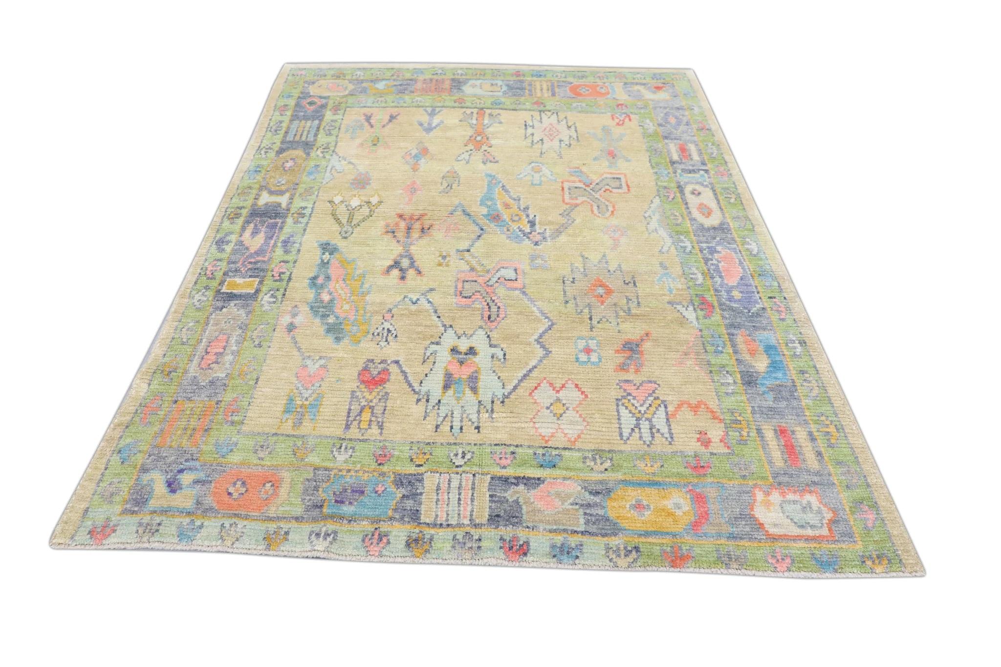 Tappeto Oushak turco in lana giallo pallido tessuto a mano con motivi floreali colorati 5'7x 7' in vendita 2